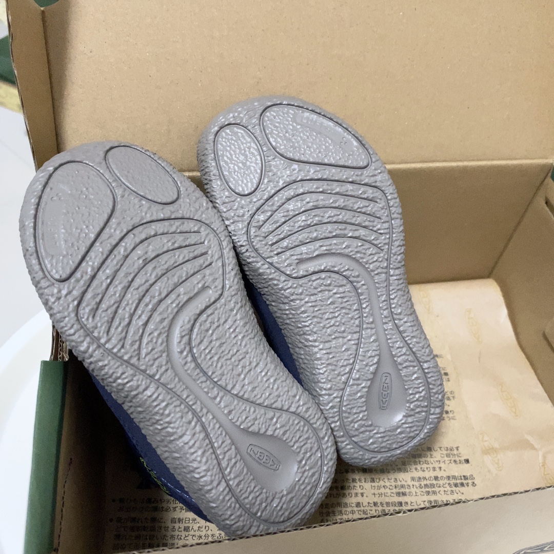 图片[9]-Keen 马球高帮加绒靴 上脚很露营风 撞色的配色绝绝子又好看，鞋口鞋舌鞋垫加绒设计保暖效果刚刚好！松紧鞋带方便小朋友自己穿脱真的很值得入手一双试试！-选品中心