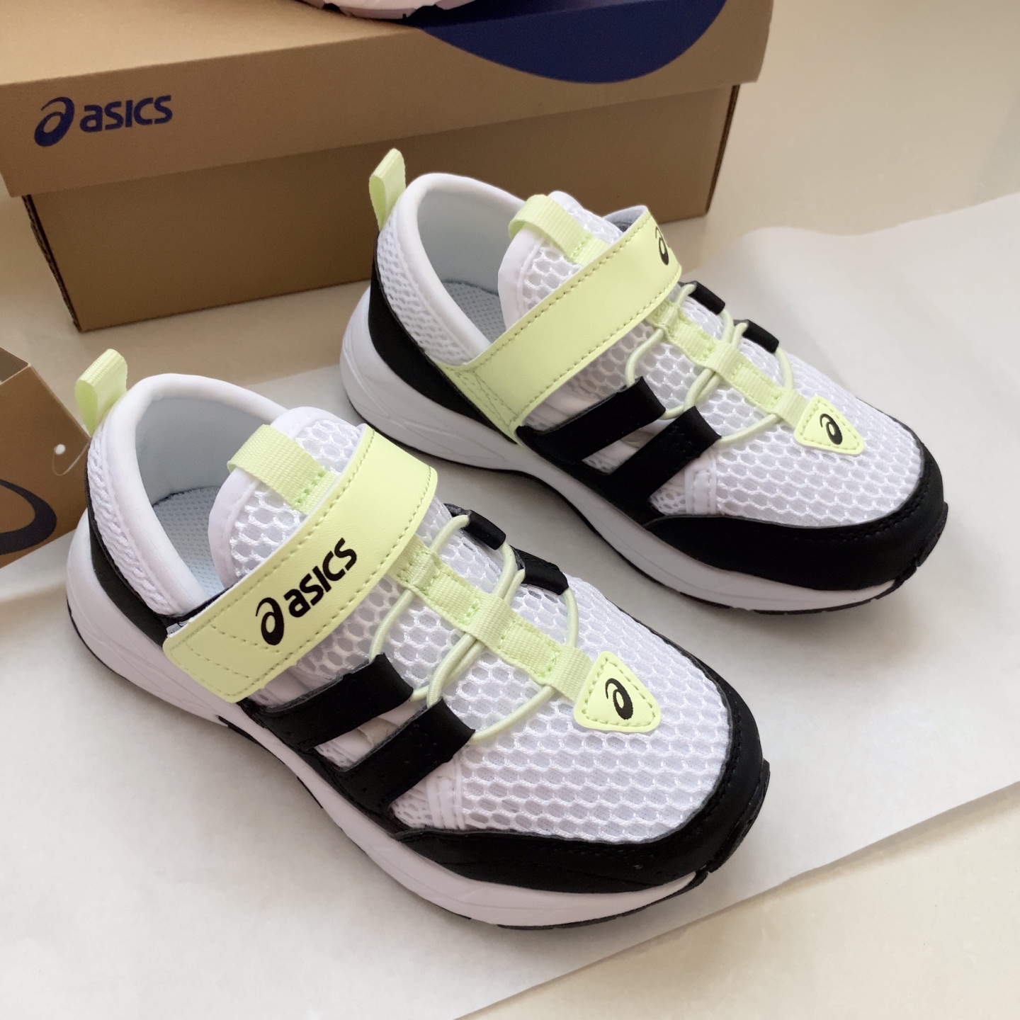 NO:211177,ASICS Mesh Outdoor Hiking Shoes 26-37 uses super wear-resistant tire sole and anti-slip grip MAX, so that children can easily deal with it when playing outdoors. Breathable mesh upper, paired with soft lining, you won’t be stuffy when running for a long time, and you will have a perfect comfort., ASICS,19860909亚瑟士网面户外登山鞋26-37 采用超强耐磨轮胎大底,防滑抓地力MAX,让孩子在户外玩耍时,都能轻松应对.透气网布鞋面,搭配柔软内衬,长时间奔跑也不闷脚,舒适度满分.,亚瑟士,ASICS,,Children's