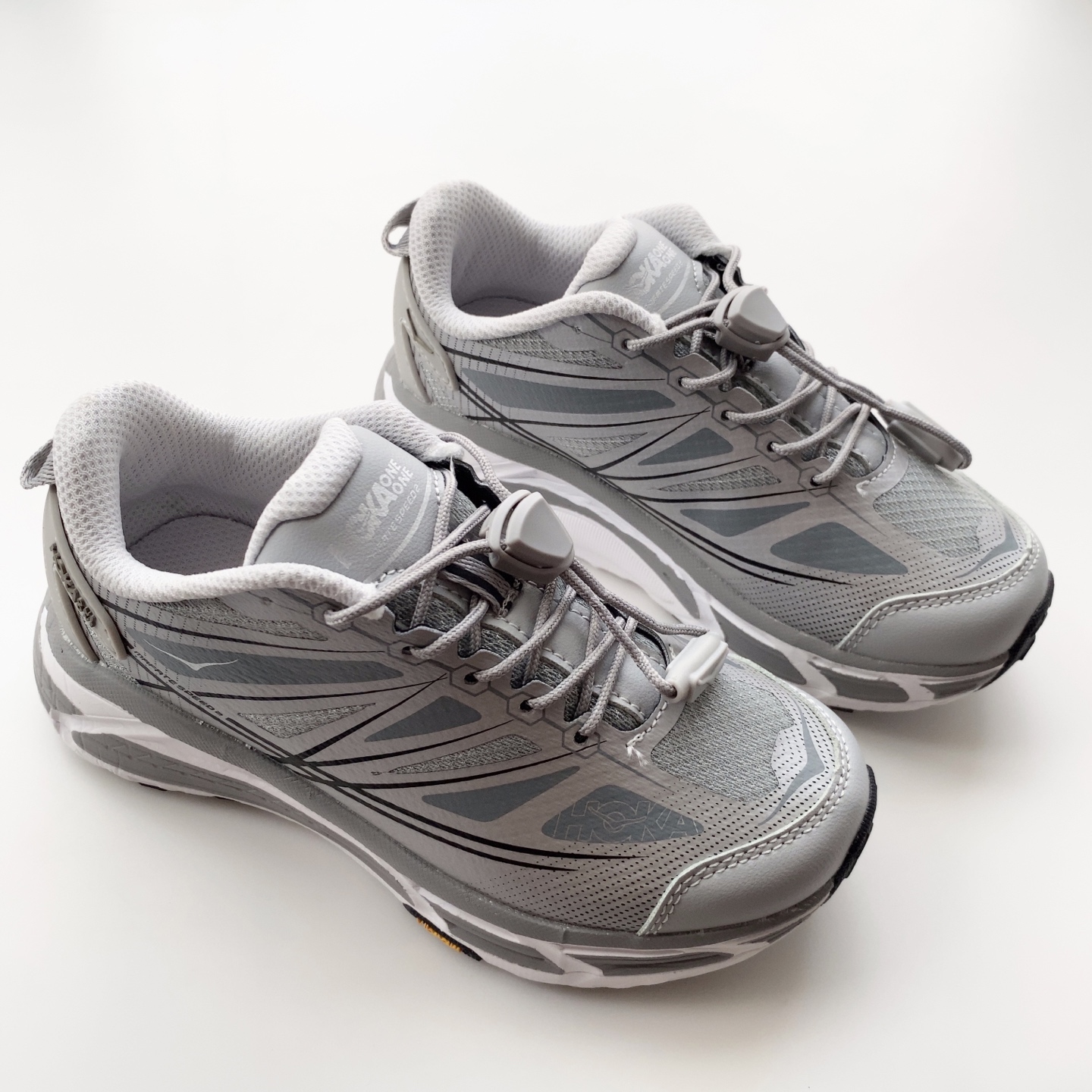 NO:338603,HOKA Mafate 2nd generation low-top children's shoes. Shock-absorbing, anti-slip, wear-resistant low-top running shoes. Micro-curling toe design, flexible response and protective toe. It adopts classic shoe shape, incorporates new detailed embellishments, and is simple overall, and is a niche internet celebrity brand.19860909HOKA 玛法特2代低帮儿童鞋. 减震防滑耐磨低帮跑步鞋.微翘式鞋头设计,响应灵活,保护脚趾.采用经典鞋型,融入全新细节点缀,整体简约且,网红小众品牌,,Children's