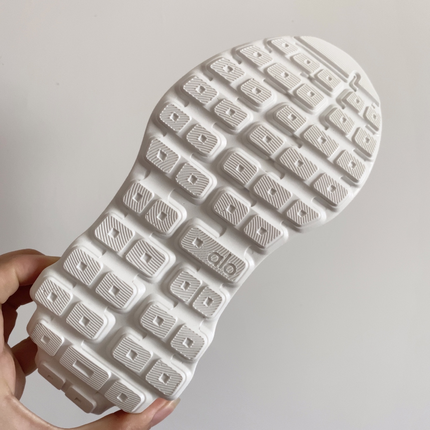 图片[9]-alo yoga Alo Runner 舒适柔软透气童鞋儿童运动鞋跑步鞋 28–37 透气性鞋面 舒适不闷脚☁️ 耐磨防滑轻便大底，脚感超赞👍🏻-选品中心