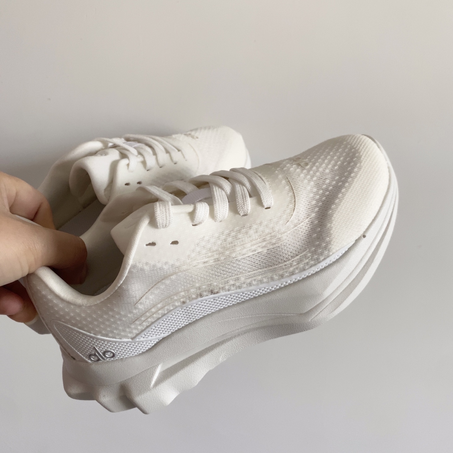 图片[2]-alo yoga Alo Runner 舒适柔软透气童鞋儿童运动鞋跑步鞋 28–37 透气性鞋面 舒适不闷脚☁️ 耐磨防滑轻便大底，脚感超赞👍🏻-选品中心