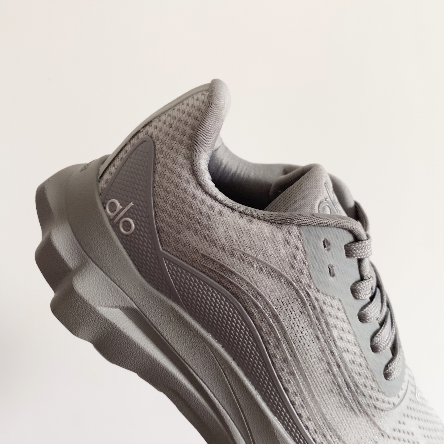 图片[5]-alo yoga Alo Runner 舒适柔软透气童鞋儿童运动鞋跑步鞋 28-37 透气性鞋面 舒适不闷脚☁️ 耐磨防滑轻便大底，脚感超赞👍🏻-选品中心