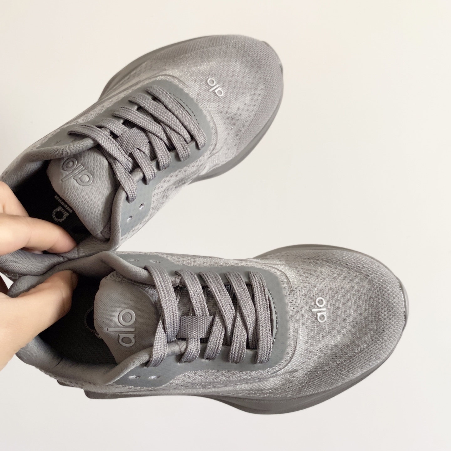 图片[3]-alo yoga Alo Runner 舒适柔软透气童鞋儿童运动鞋跑步鞋 28-37 透气性鞋面 舒适不闷脚☁️ 耐磨防滑轻便大底，脚感超赞👍🏻-选品中心