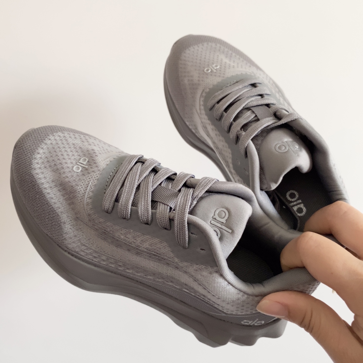 图片[6]-alo yoga Alo Runner 舒适柔软透气童鞋儿童运动鞋跑步鞋 28-37 透气性鞋面 舒适不闷脚☁️ 耐磨防滑轻便大底，脚感超赞👍🏻-选品中心