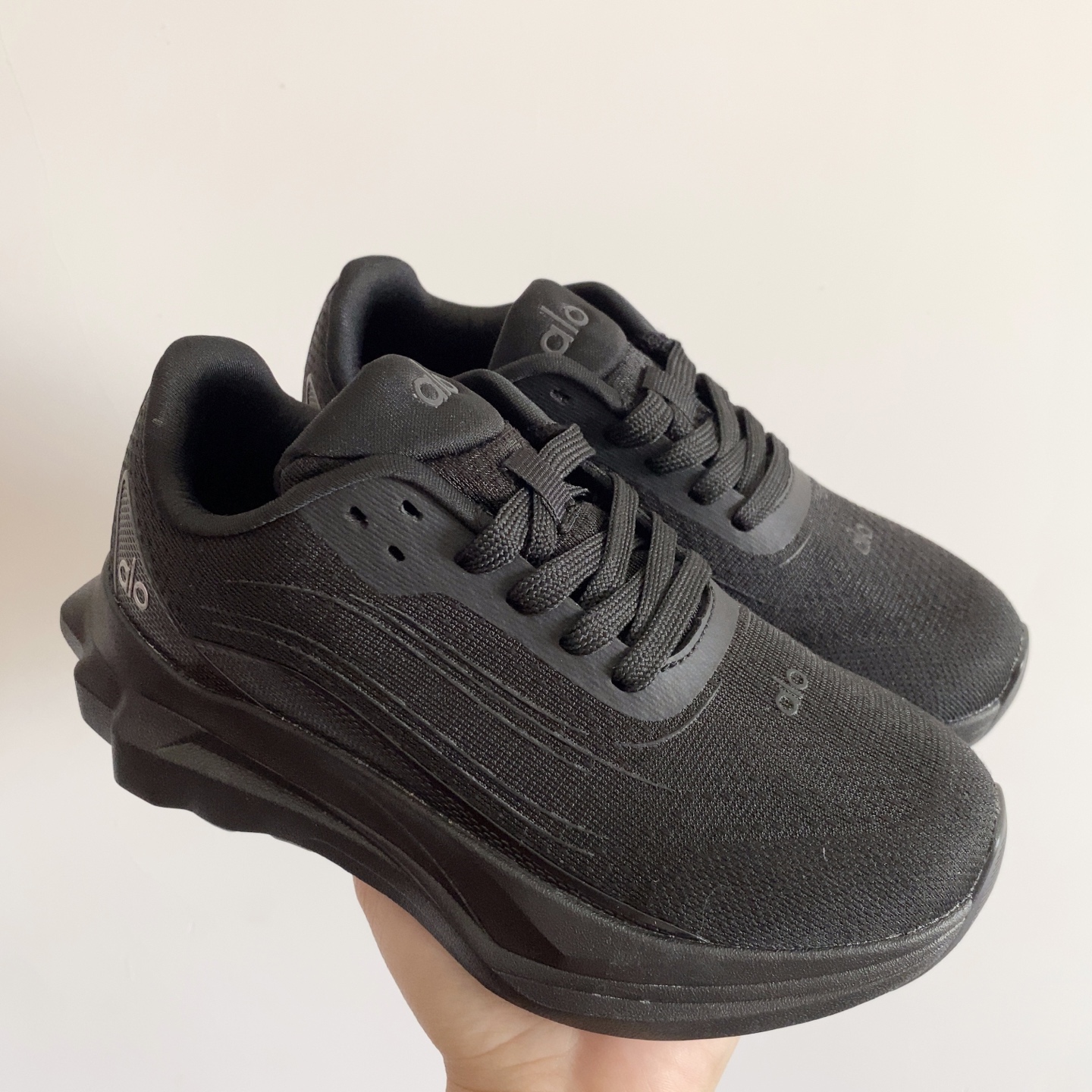 alo yoga Alo Runner 舒适柔软透气童鞋儿童运动鞋跑步鞋 28-37 透气性鞋面 舒适不闷脚 耐磨防滑轻便大底，脚感超赞-选品中心