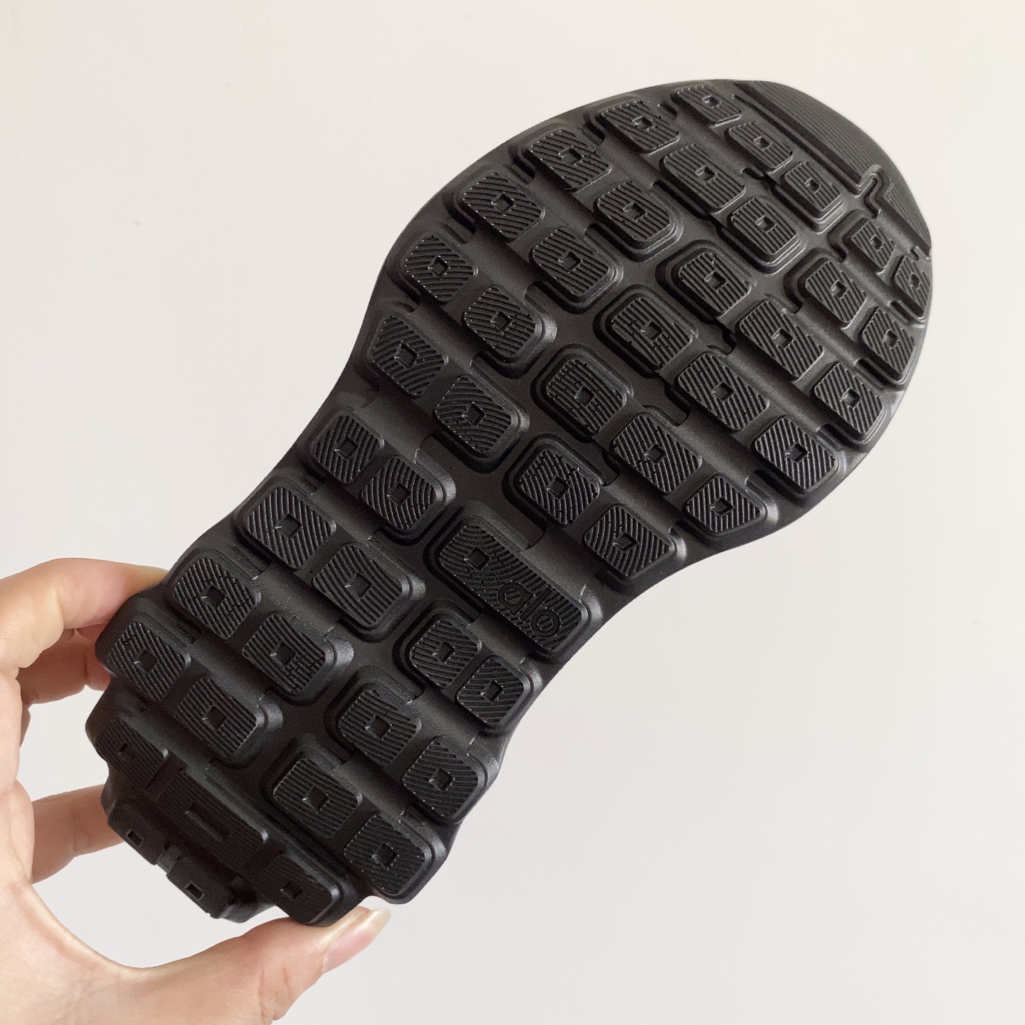 图片[9]-alo yoga Alo Runner 舒适柔软透气童鞋儿童运动鞋跑步鞋 28-37 透气性鞋面 舒适不闷脚 耐磨防滑轻便大底，脚感超赞-选品中心