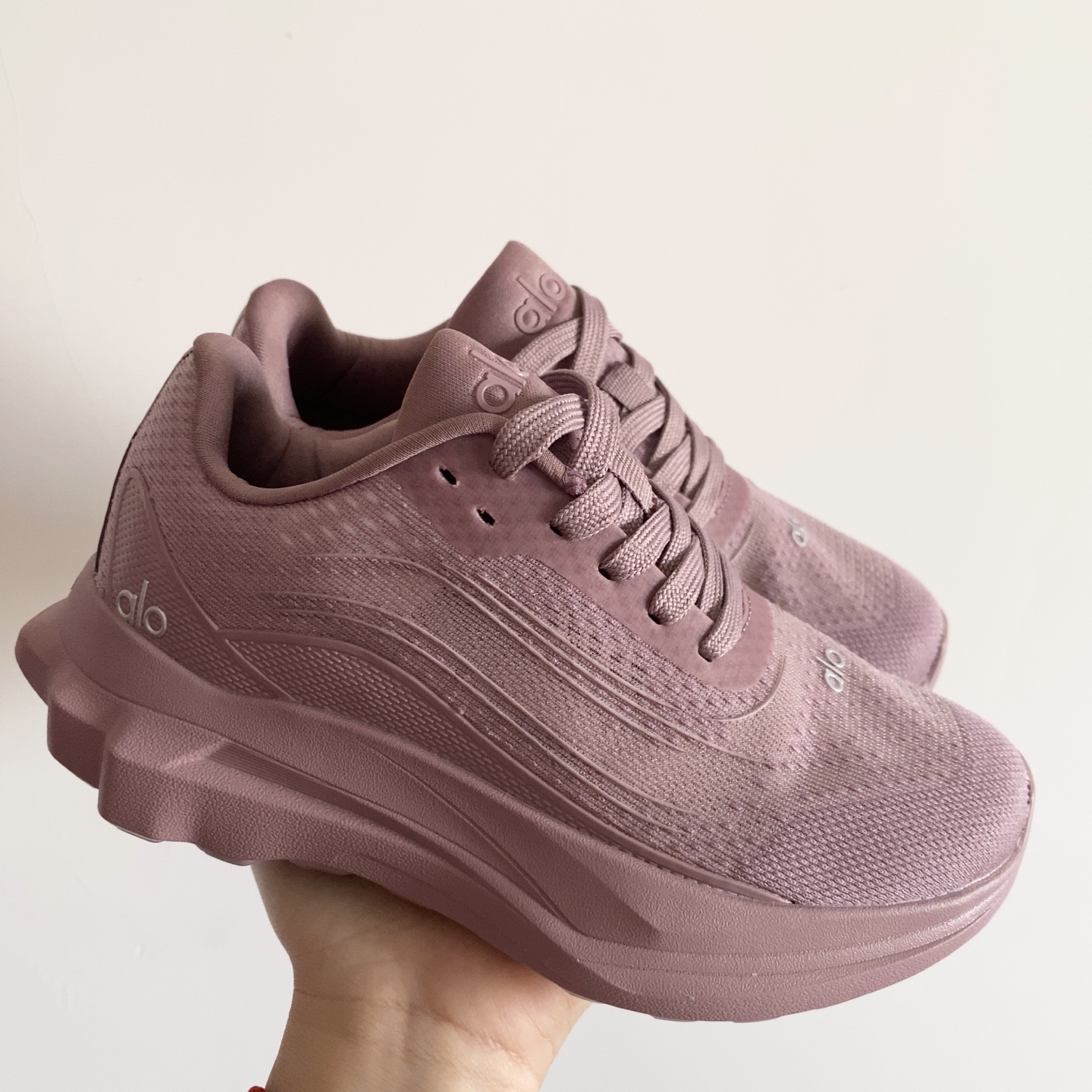 alo yoga Alo Runner 舒适柔软透气童鞋儿童运动鞋跑步鞋 28-37 透气性鞋面 舒适不闷脚 耐磨防滑轻便大底，脚感超赞-选品中心