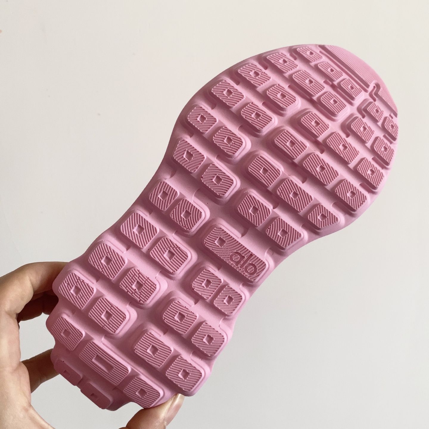 图片[9]-alo yoga Alo Runner 舒适柔软透气童鞋儿童运动鞋跑步鞋 28-37 透气性鞋面 舒适不闷脚 耐磨防滑轻便大底，脚感超赞-选品中心