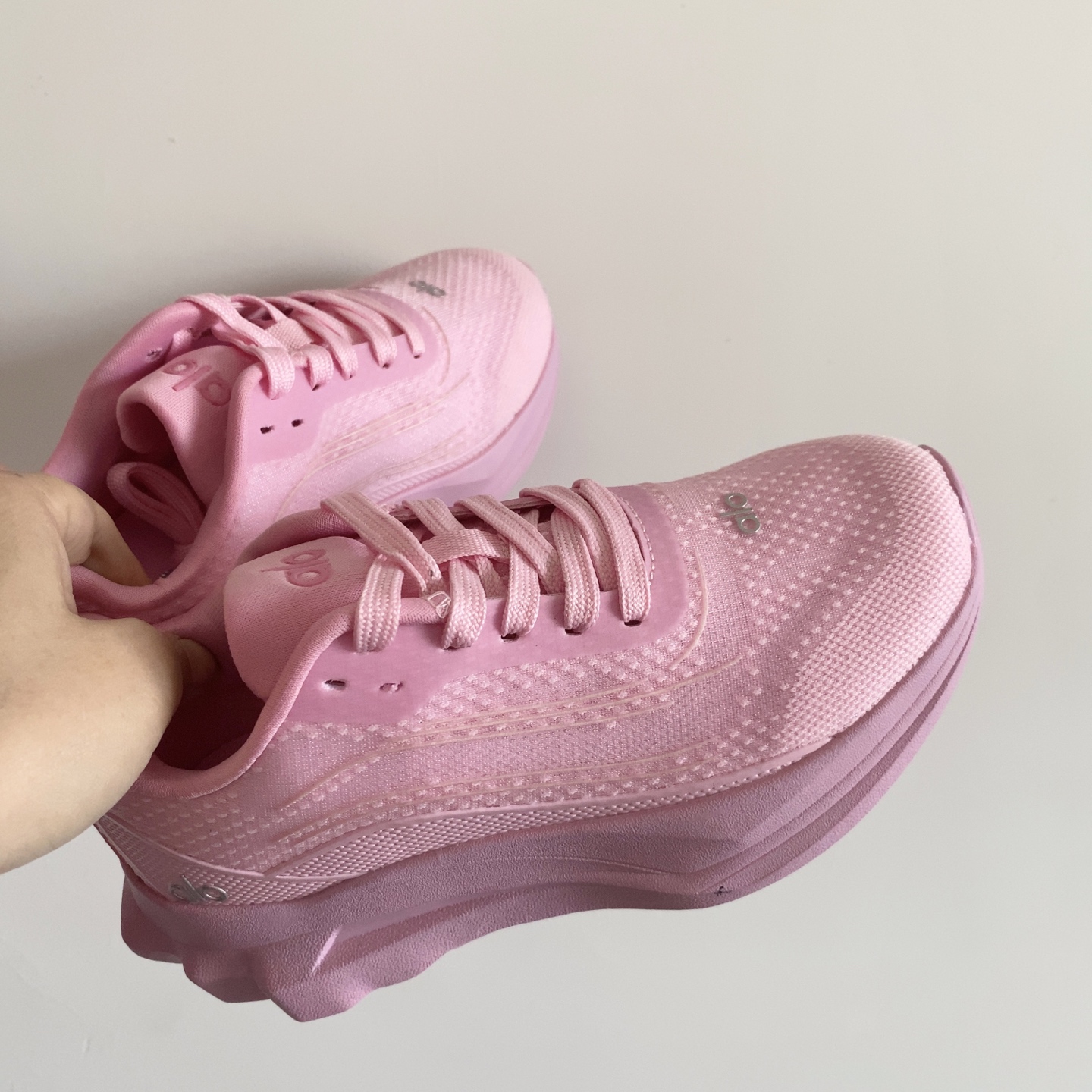 图片[2]-alo yoga Alo Runner 舒适柔软透气童鞋儿童运动鞋跑步鞋 28-37 透气性鞋面 舒适不闷脚 耐磨防滑轻便大底，脚感超赞-选品中心