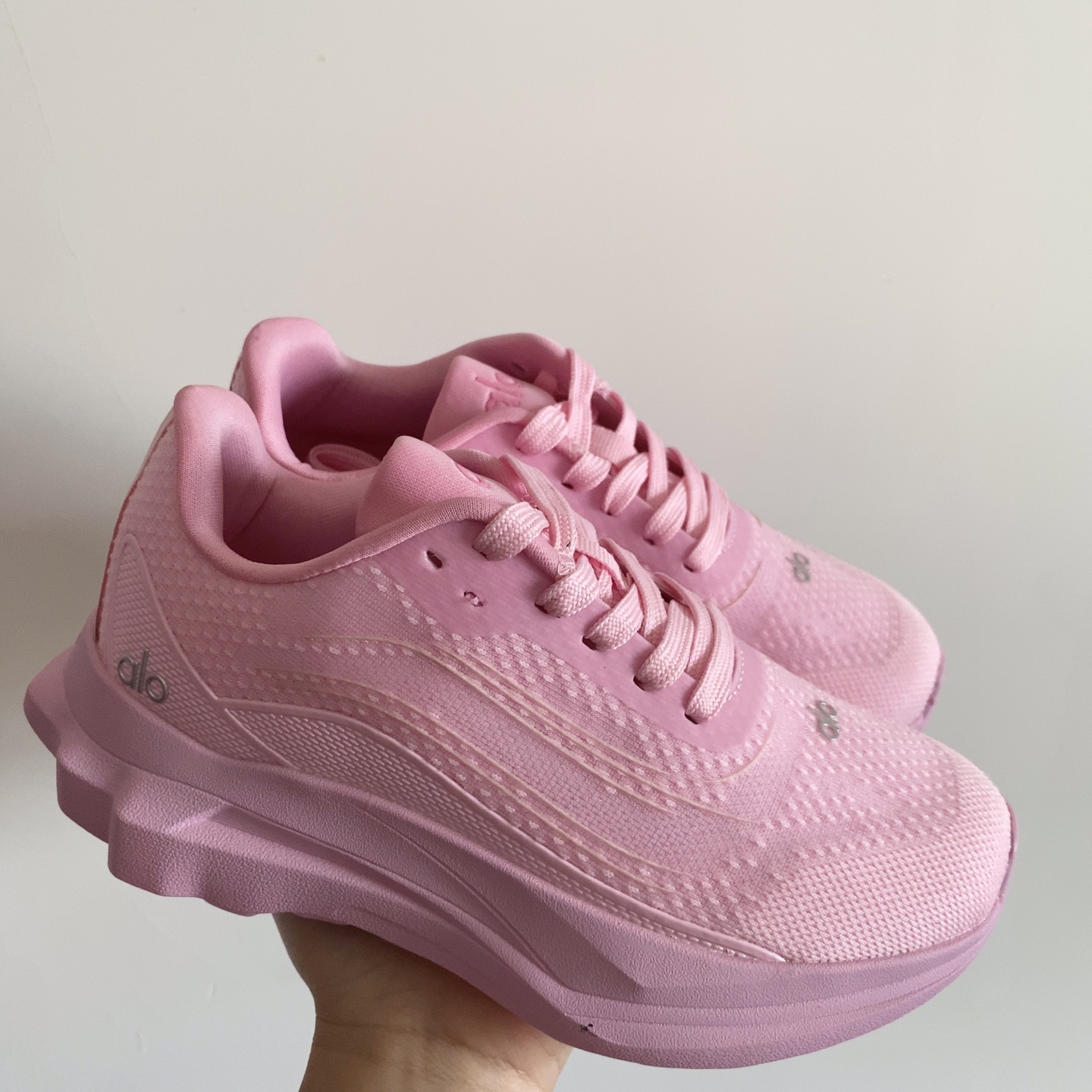 alo yoga Alo Runner 舒适柔软透气童鞋儿童运动鞋跑步鞋 28-37 透气性鞋面 舒适不闷脚 耐磨防滑轻便大底，脚感超赞-选品中心