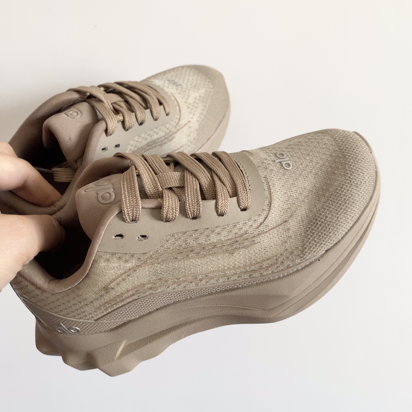 图片[2]-alo yoga Alo Runner 舒适柔软透气童鞋儿童运动鞋跑步鞋 28-37 透气性鞋面 舒适不闷脚 耐磨防滑轻便大底，脚感超赞-选品中心