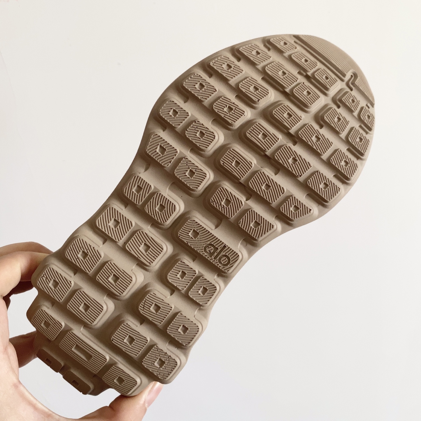 图片[9]-alo yoga Alo Runner 舒适柔软透气童鞋儿童运动鞋跑步鞋 28-37 透气性鞋面 舒适不闷脚 耐磨防滑轻便大底，脚感超赞-选品中心