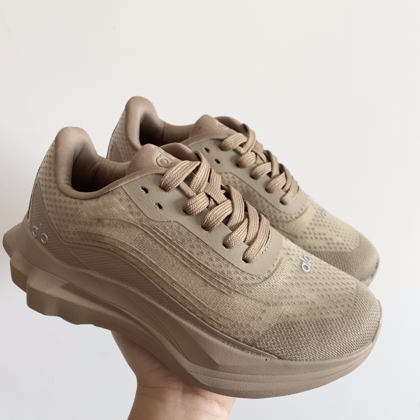 alo yoga Alo Runner 舒适柔软透气童鞋儿童运动鞋跑步鞋 28-37 透气性鞋面 舒适不闷脚 耐磨防滑轻便大底，脚感超赞-选品中心