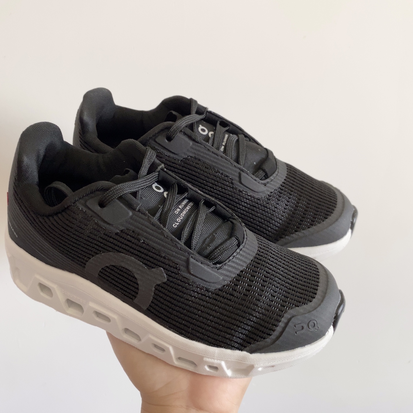 昂跑鞋带儿童运动鞋 小众的昂跑品牌🆕 穿上就会爱上❤️ 鞋带设计，穿脱超方便✌🏻 透气舒适鞋面，质感满满💯 28--37-选品中心