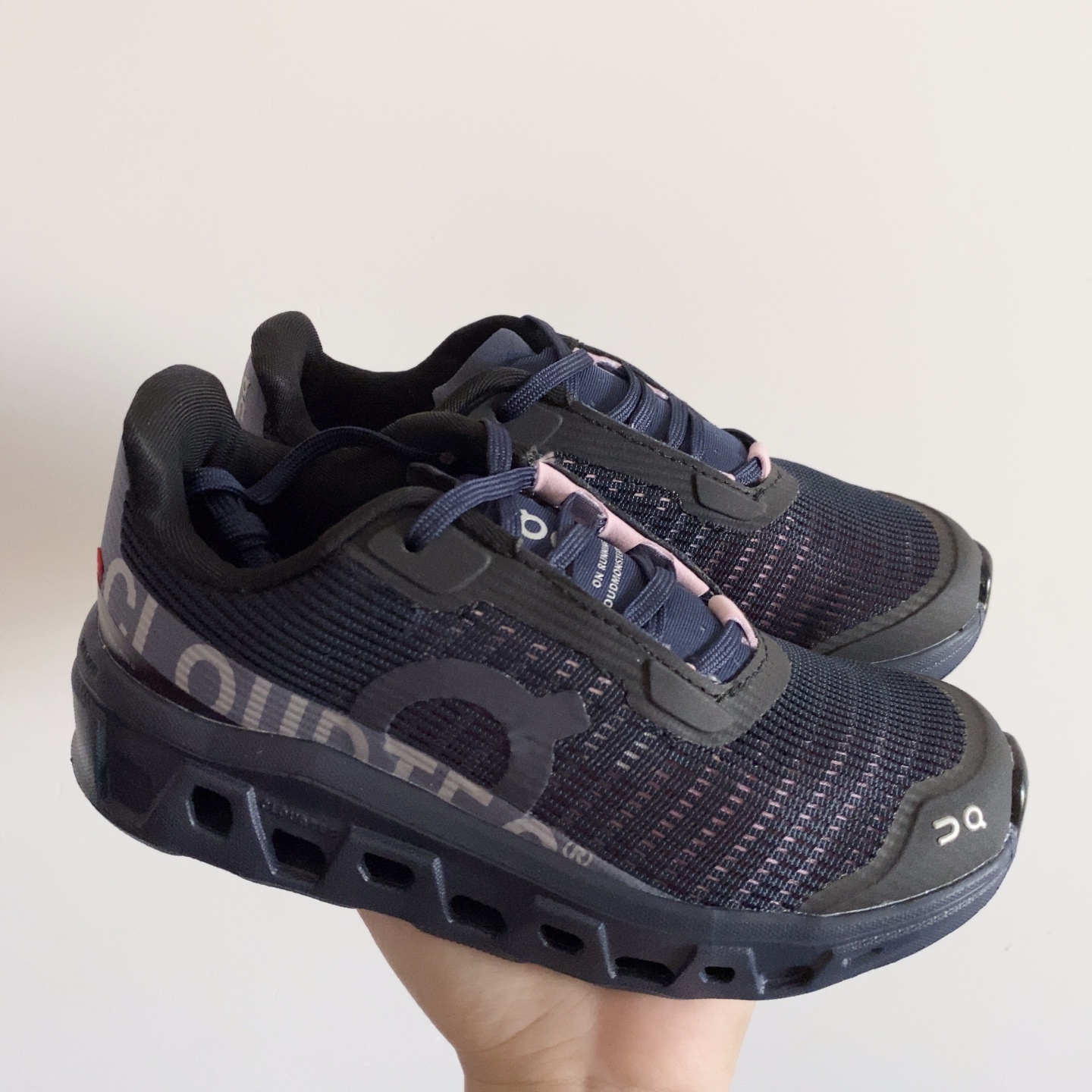 昂跑鞋带儿童运动鞋 小众的昂跑品牌🆕 穿上就会爱上❤️ 鞋带设计，穿脱超方便✌🏻 透气舒适鞋面，质感满满💯 28--34-选品中心