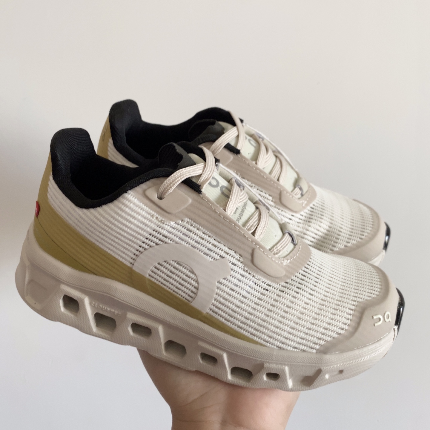 昂跑鞋带儿童运动鞋 小众的昂跑品牌🆕 穿上就会爱上❤️ 鞋带设计，穿脱超方便✌🏻 透气舒适鞋面，质感满满💯 28--37-选品中心