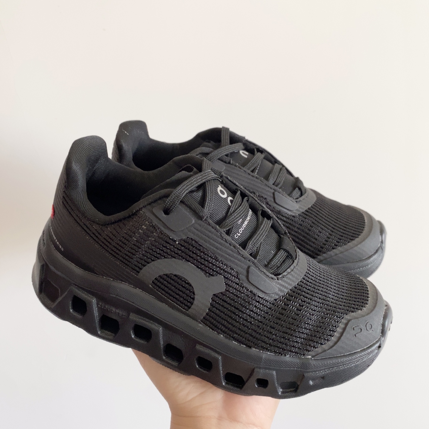 昂跑鞋带儿童运动鞋 小众的昂跑品牌🆕 穿上就会爱上❤️ 鞋带设计，穿脱超方便✌🏻 透气舒适鞋面，质感满满💯 28--37-选品中心