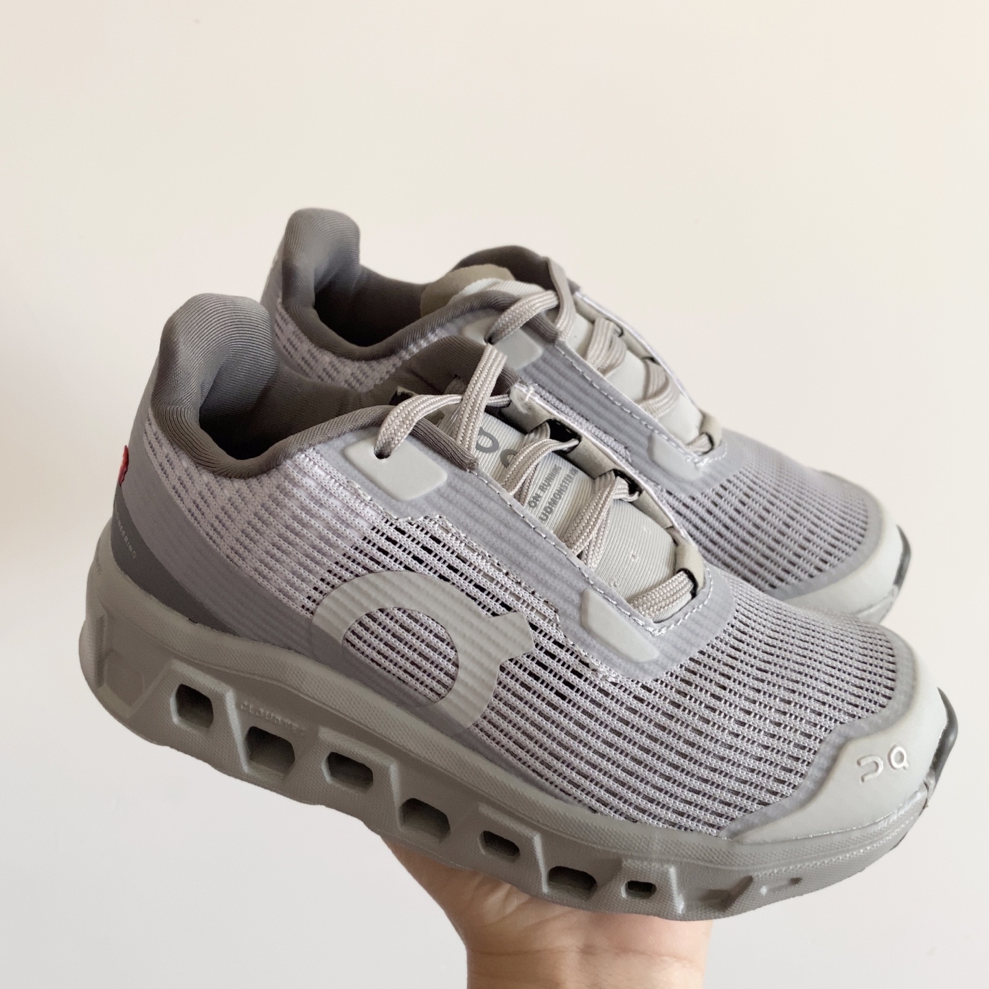 昂跑鞋带儿童运动鞋 小众的昂跑品牌🆕 穿上就会爱上❤️ 鞋带设计，穿脱超方便✌🏻 透气舒适鞋面，质感满满💯 28--37-选品中心