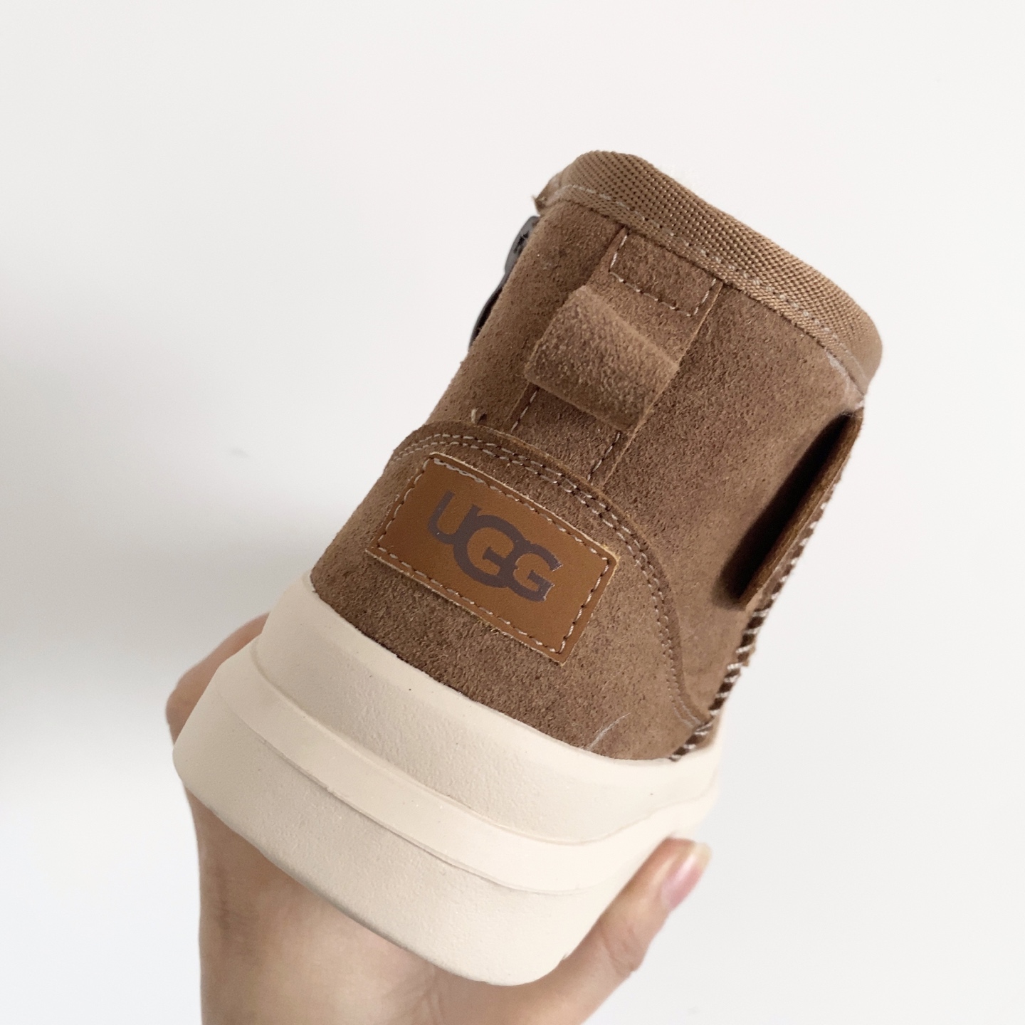 图片[8]-UGG儿童中帮防滑雪地靴 💲 经典UGG明星款式 高帮款式设计，保暖防风 羊毛一体系列，质感满满 橡胶耐磨防滑大底，脚感超赞-选品中心