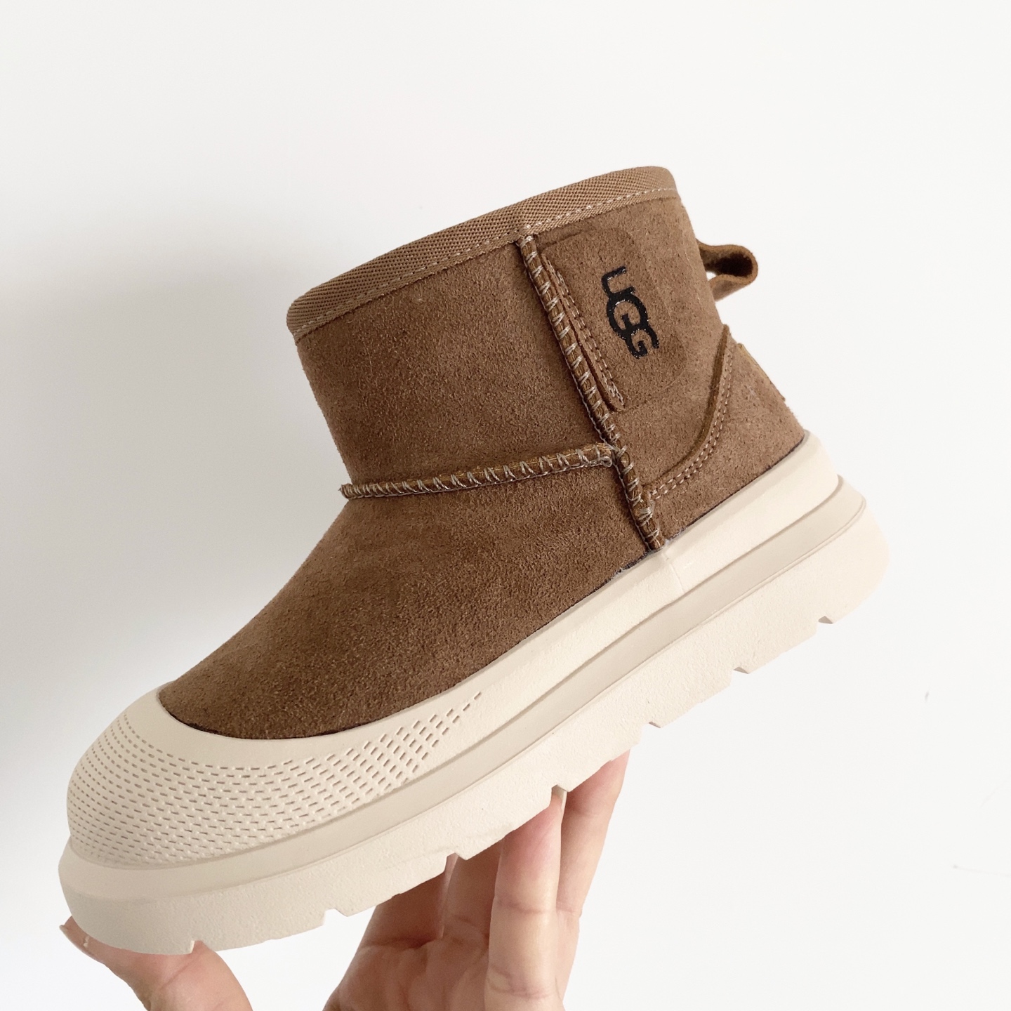 图片[5]-UGG儿童中帮防滑雪地靴 💲 经典UGG明星款式 高帮款式设计，保暖防风 羊毛一体系列，质感满满 橡胶耐磨防滑大底，脚感超赞-选品中心