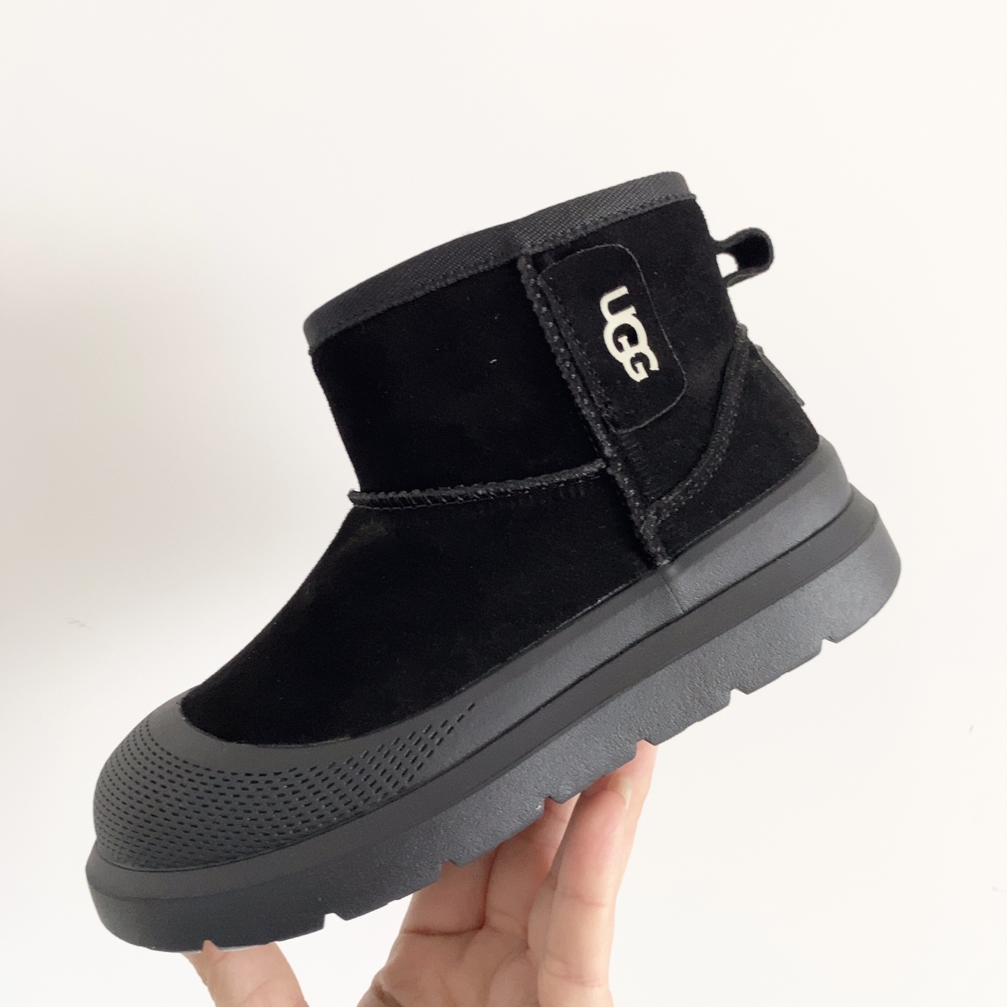 图片[5]-UGG儿童中帮防滑雪地靴 💲 经典UGG明星款式 高帮款式设计，保暖防风 羊毛一体系列，质感满满 橡胶耐磨防滑大底，脚感超赞-选品中心