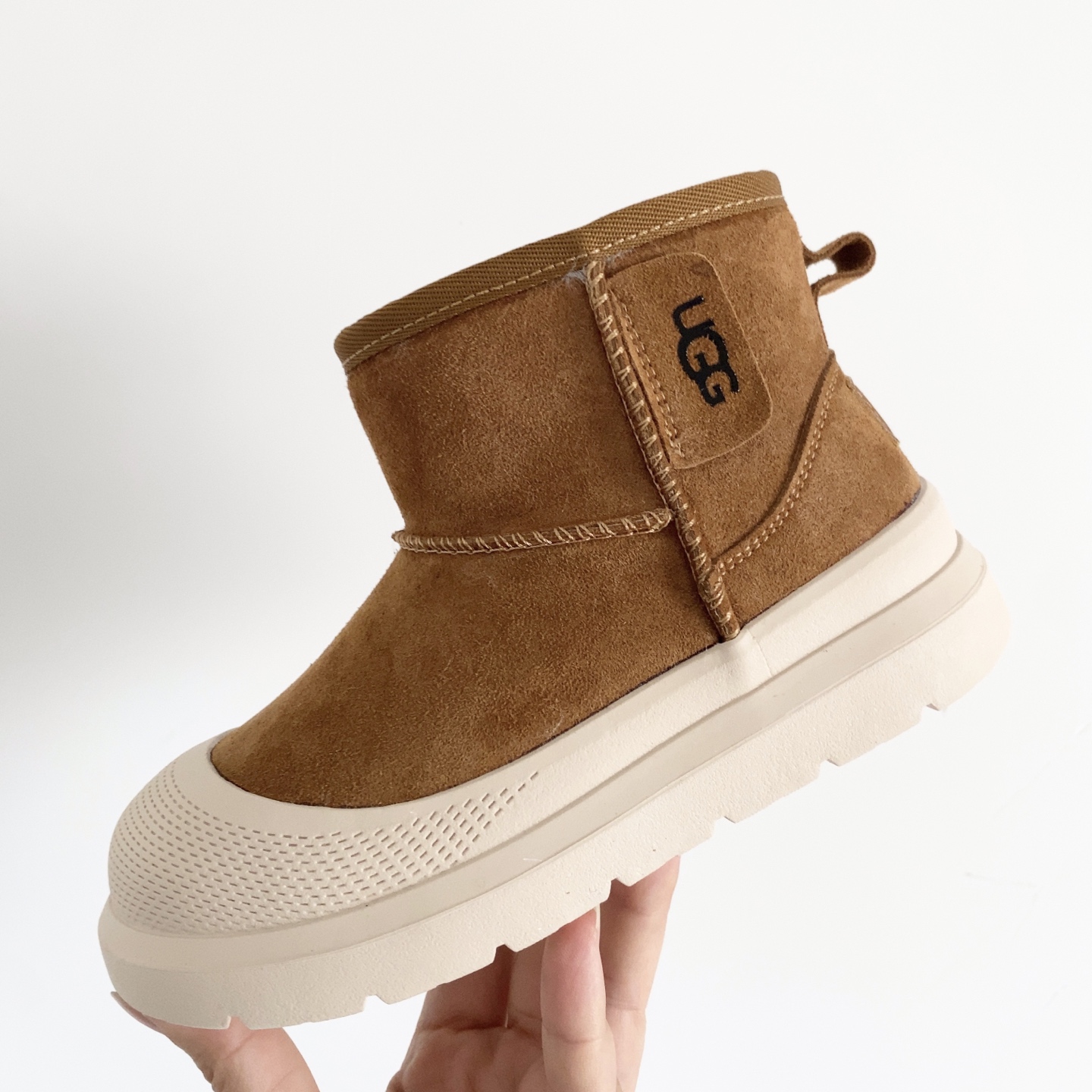 图片[5]-UGG儿童中帮防滑雪地靴 💲 经典UGG明星款式 中帮款式设计，保暖防风 羊毛一体系列，质感满满 橡胶耐磨防滑大底，脚感超赞-选品中心