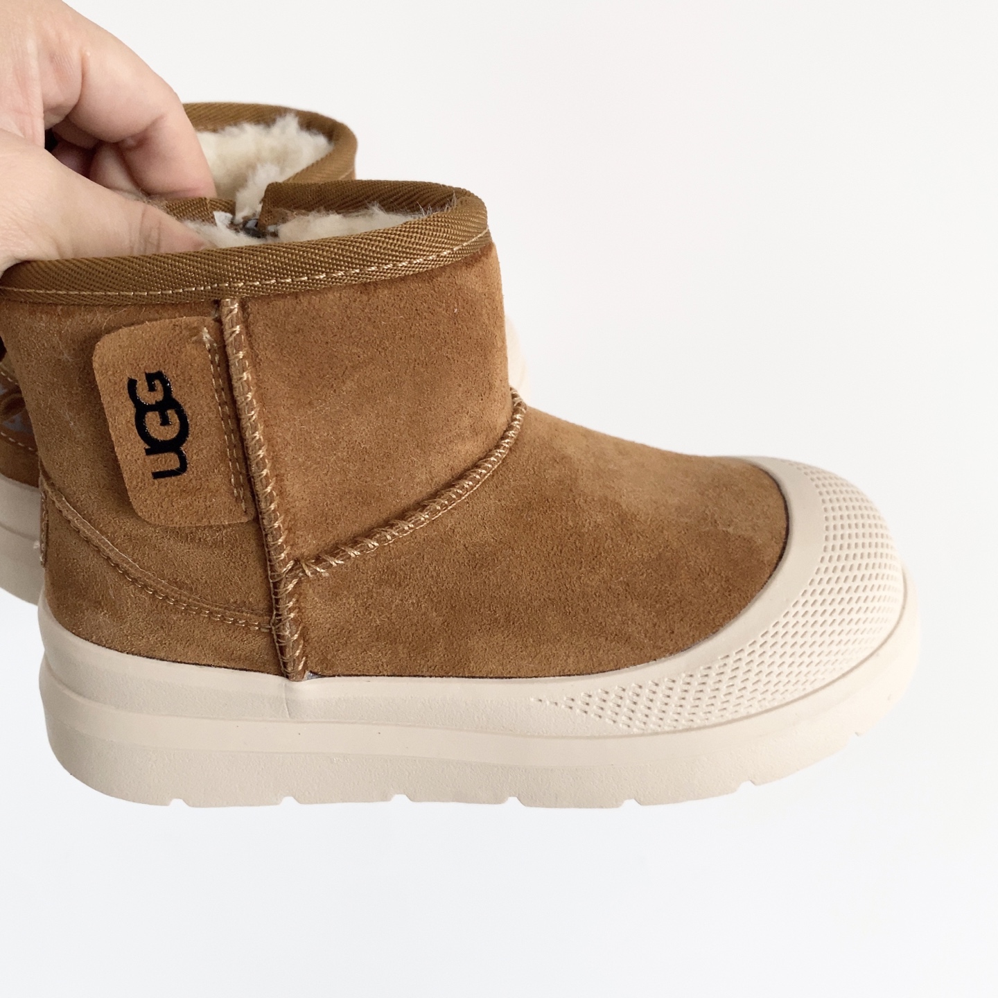 图片[3]-UGG儿童中帮防滑雪地靴 💲 经典UGG明星款式 中帮款式设计，保暖防风 羊毛一体系列，质感满满 橡胶耐磨防滑大底，脚感超赞-选品中心
