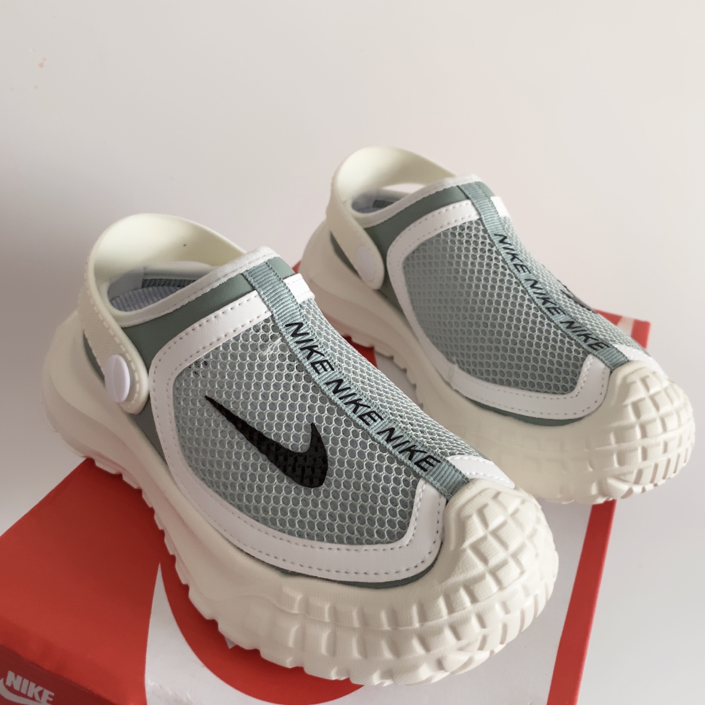 NO:811470,NK's new two-wear mesh sandals for children. Summer is coming. Two-wear mesh sandals. Super practical. Exquisite details and workmanship. Recommend get, Nike sandals, sandals,19860909NK 新款两穿儿童网面凉鞋 夏天来咯 两穿款网面凉鞋 超级实穿 精致细节做工,推荐get,耐克凉鞋,sandals,,Children's