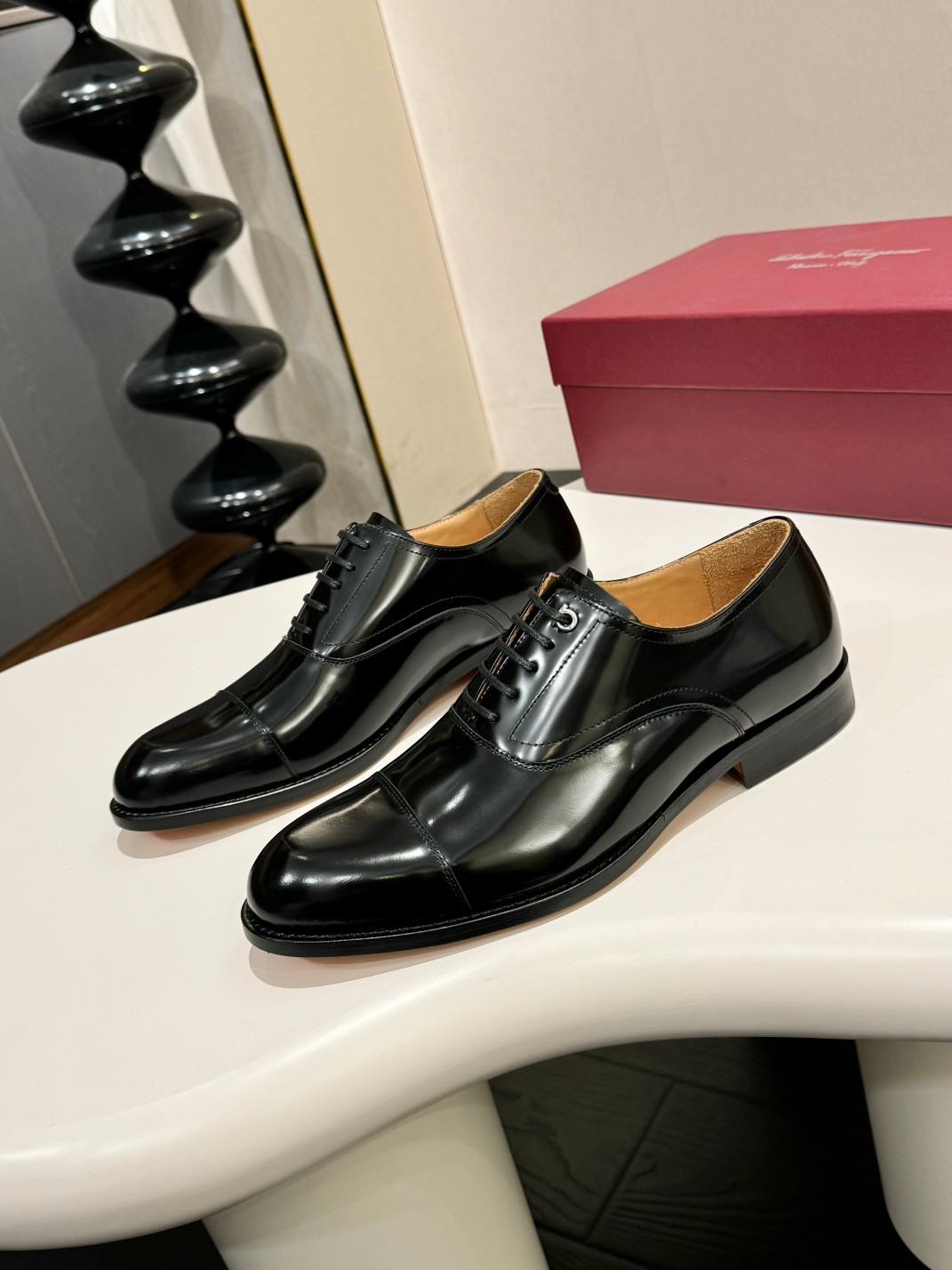 NO:274486,Ferragamo classic men's business leather shoes, imported black calfskin, cowhide, leather very soft, original genuine leather soles, size 39-44 (38 45 46 47 customized),,, ferragamo, ferragamo, cowhide, Leather soles19860909Ferragamo(菲拉格慕)经典的男士商务皮鞋,进口黑色小牛皮,牛皮内里,皮质非常柔软,原版真皮大底,码数39-44码(38 45 46 47定做),,,ferragamo,ferragamo,cowhide,Leather soles,Men's shoes