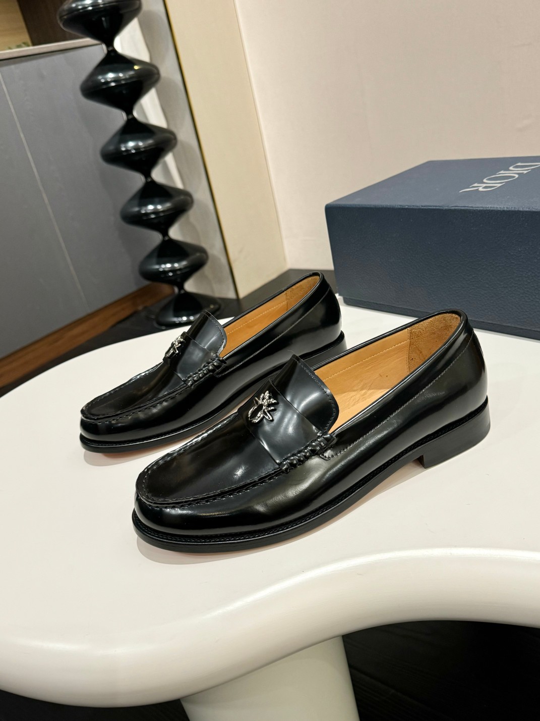 NO:347655,Dior Dior original 1:1 replica!  Top Italian leather bottom!  Men's business and casual leather shoes, original imported calf leather on the upper, ultimate texture, gentlemanly style, imported water-dyed cowhide leather inside, top Italian leather sole, first-class workmanship, top texture!  Size39-44 (38.45.46 customized),,dior,dior,cowhide,Leather soles19860909批元Dior 迪奥 原版1:1复刻！顶级意大利真皮底！男士商务休闲皮鞋,鞋面原版进口小牛皮,极致质感,绅士风范,内里进口水染牛皮,顶级意大利真皮大底,一流做工,顶级质感！Size39-44（38.45.46订做）,,dior,dior,cowhide,Leather soles,Men's shoes