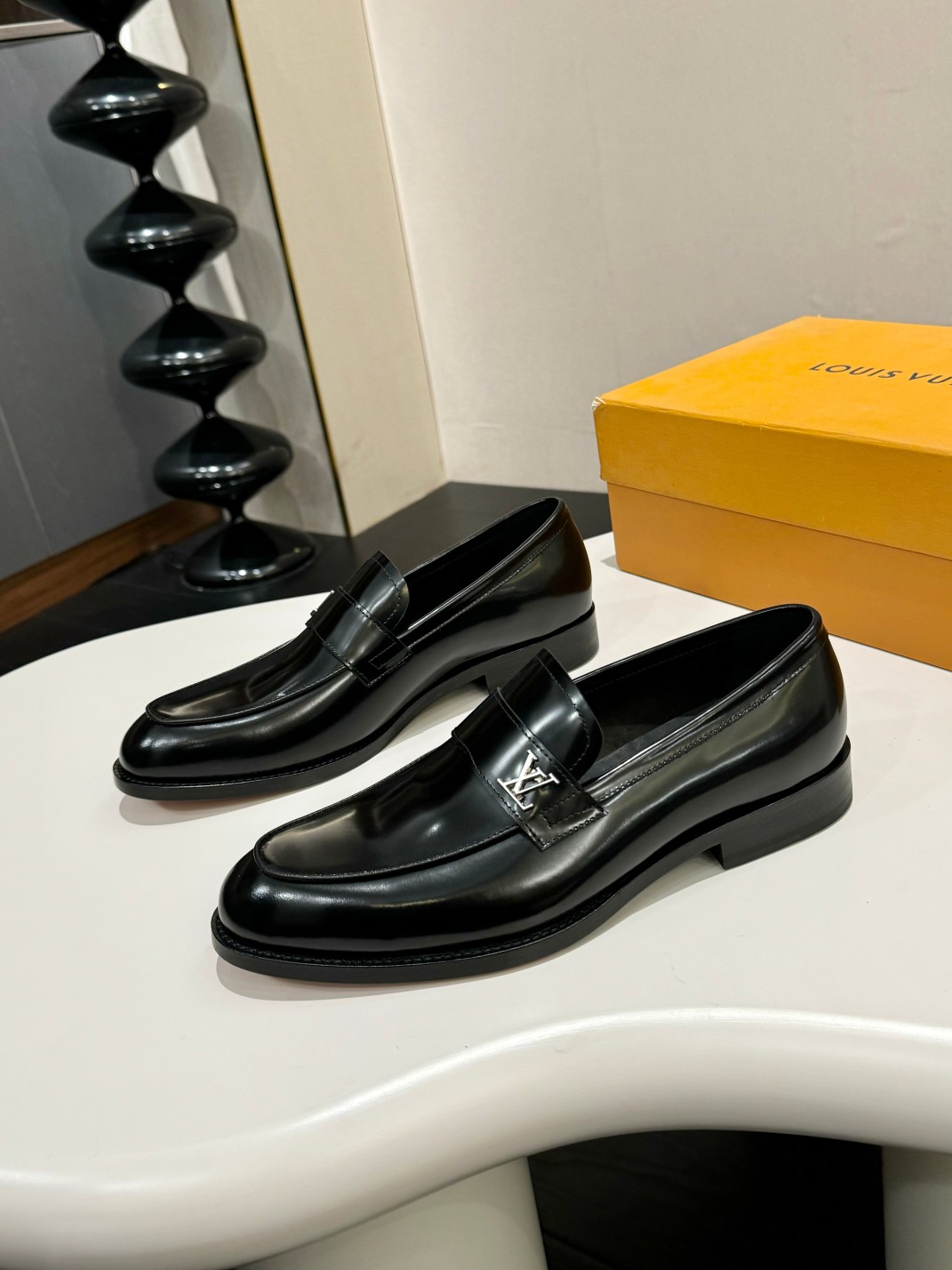 NO:276304,L.v~High-end men's formal casual leather shoes, classic style, high-end and atmospheric, made of imported cowhide, calfskin breathable inner lining, genuine leather sole, top quality!  Size39-44 (38.45.46 customized), cowhide,Leather soles19860909L.v~高端男士正装休闲皮鞋,经典款,高端大气,进口牛皮打造,小牛皮透气内里,真皮大底,顶级品质！ Size39-44（38.45.46定做）,,cowhide,Leather soles,Men's shoes