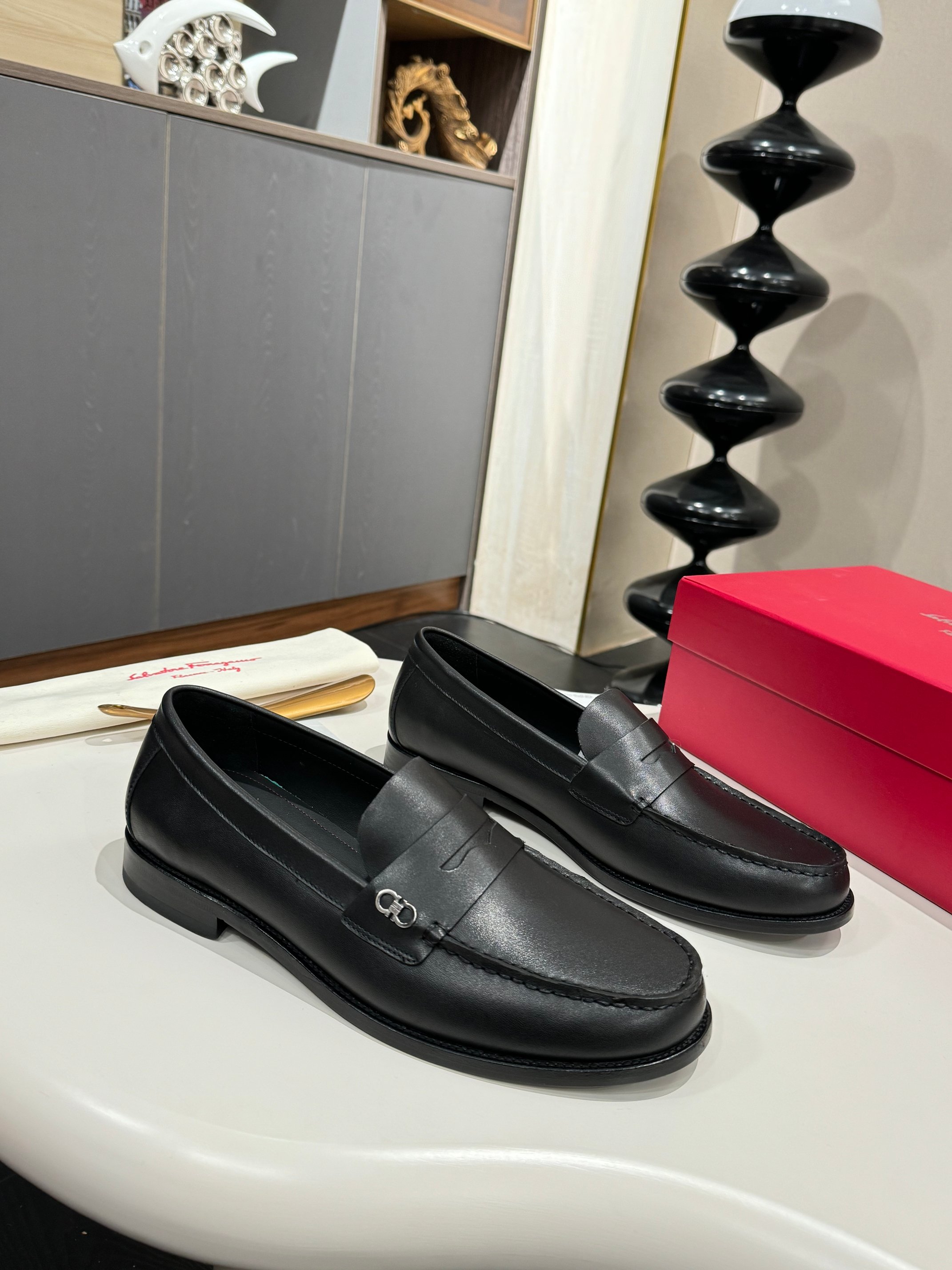 Ferragamo Style Black Leather Men's Shoes Lookbook Reference image 2