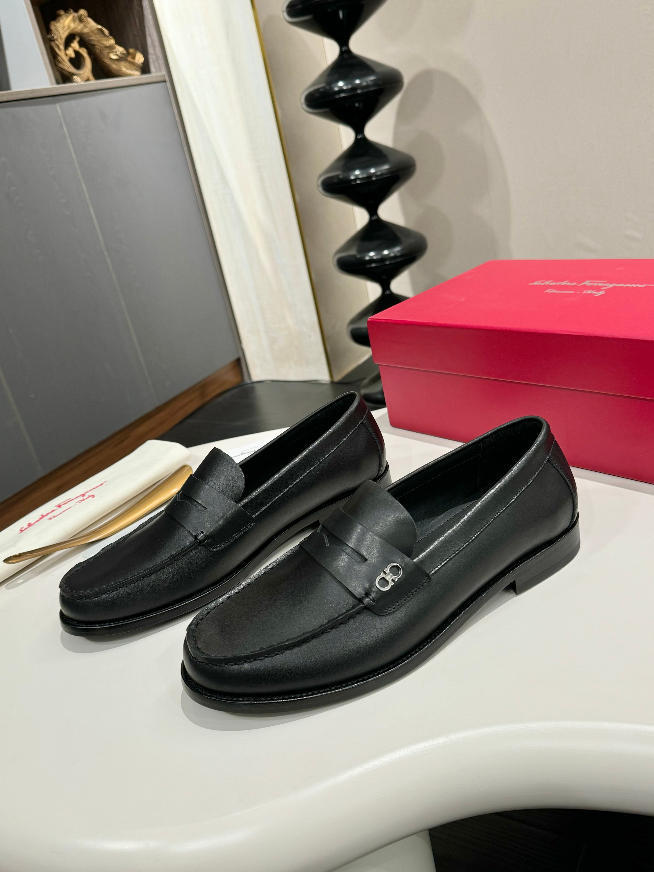 Ferragamo Style Black Leather Men's Shoes Lookbook Reference image 1