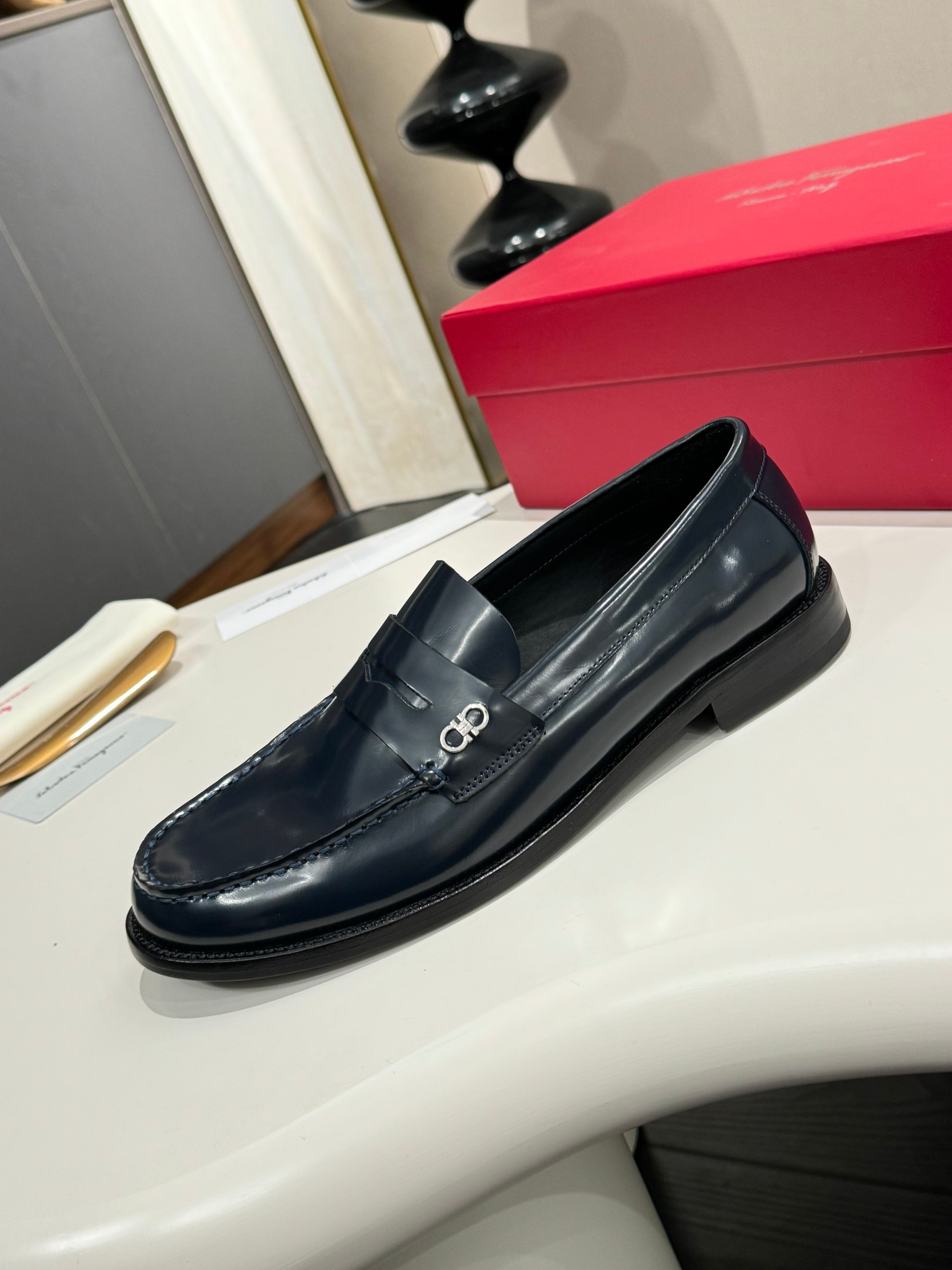 Ferragamo Style Black Leather Men's Shoes Men's Shoes Men's Shoes detail image 3 from source 783350
