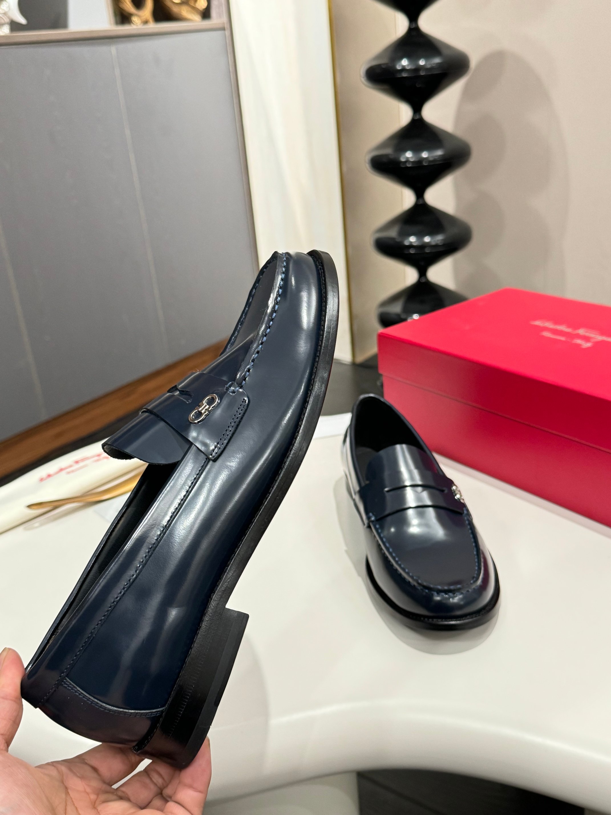 Ferragamo Style Black Leather Men's Shoes Men's Shoes Men's Shoes detail image 4 from source 783350