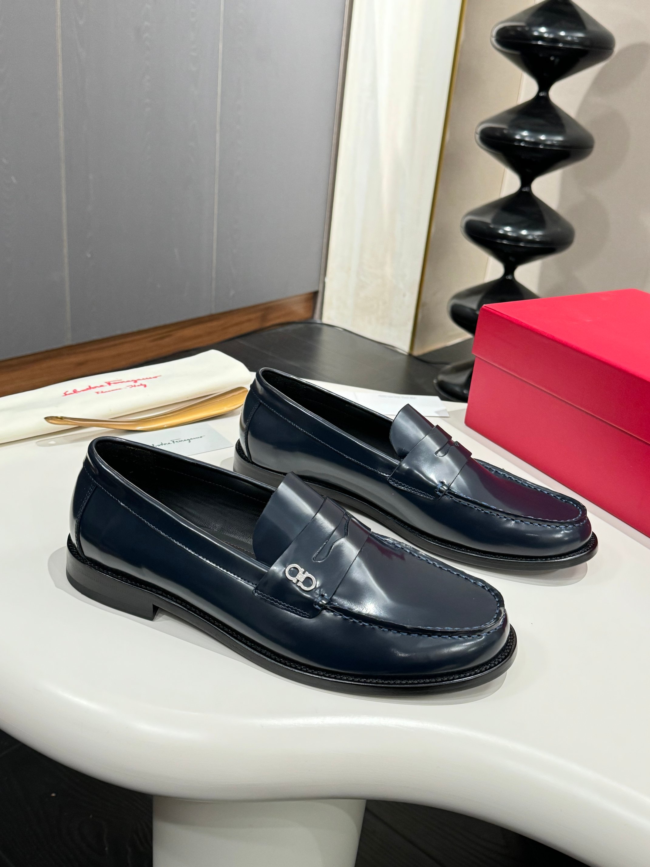 Ferragamo Style Black Leather Men's Shoes Lookbook Reference image 2
