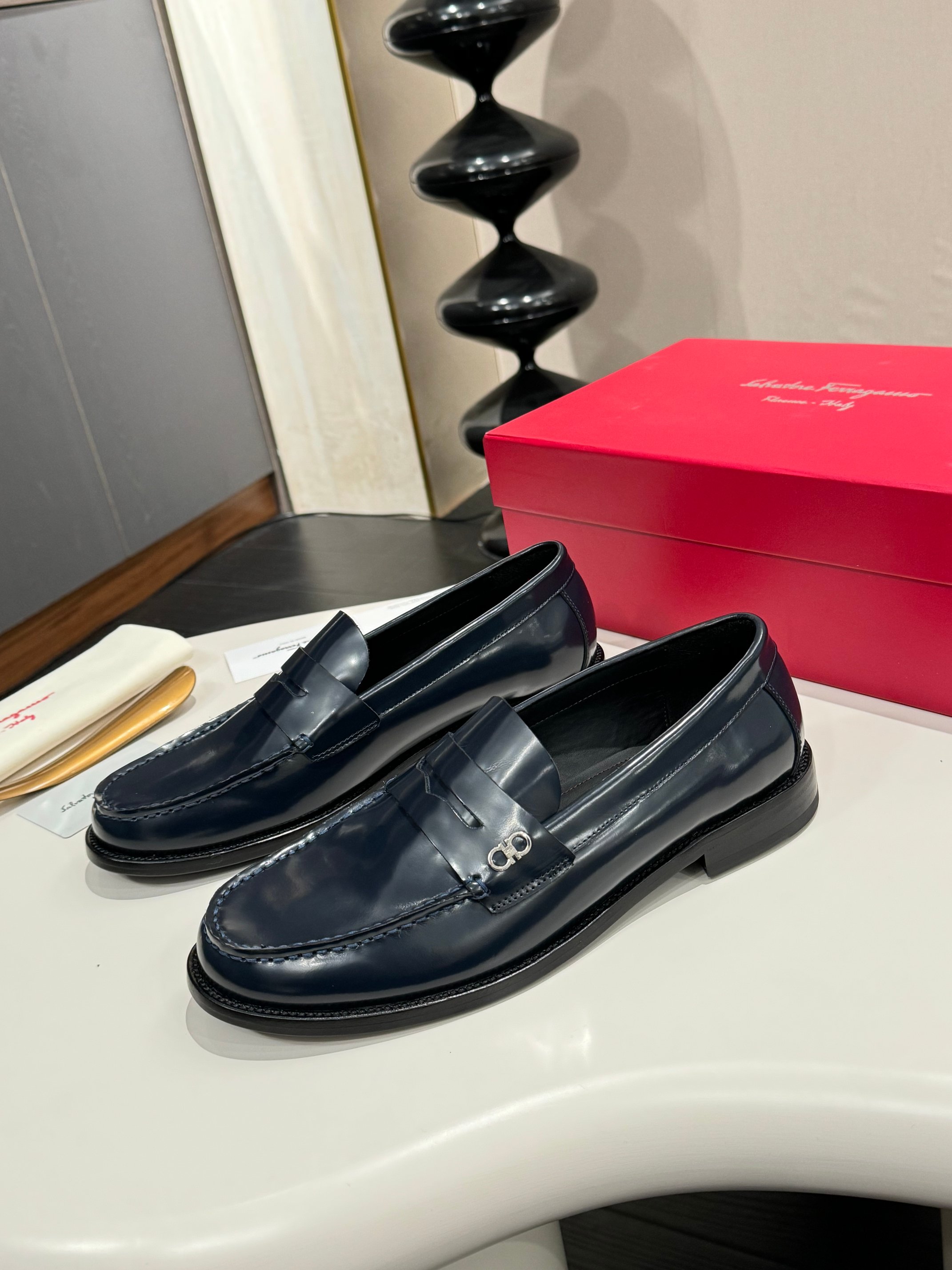 Ferragamo Style Black Leather Men's Shoes Lookbook Reference image 1