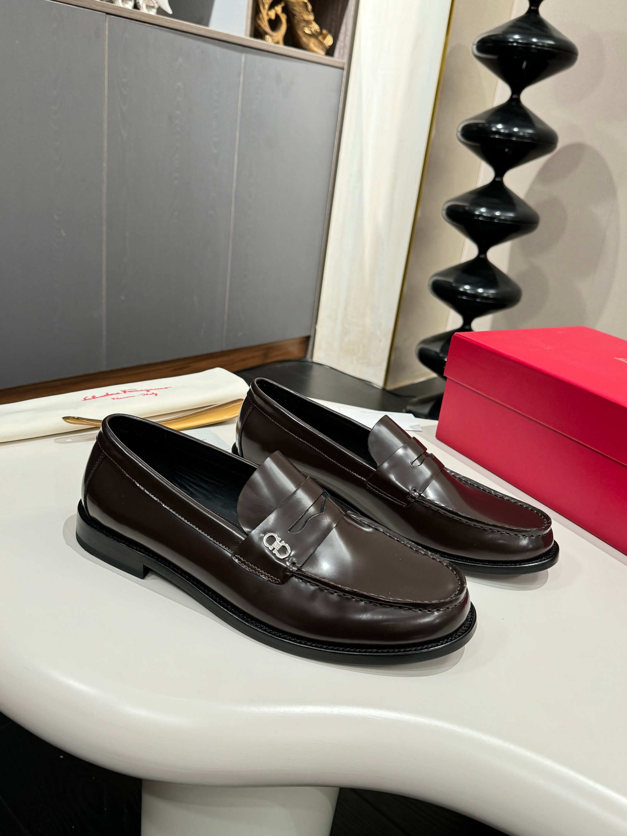Ferragamo Style Black Leather Men's Shoes Lookbook Reference image 2