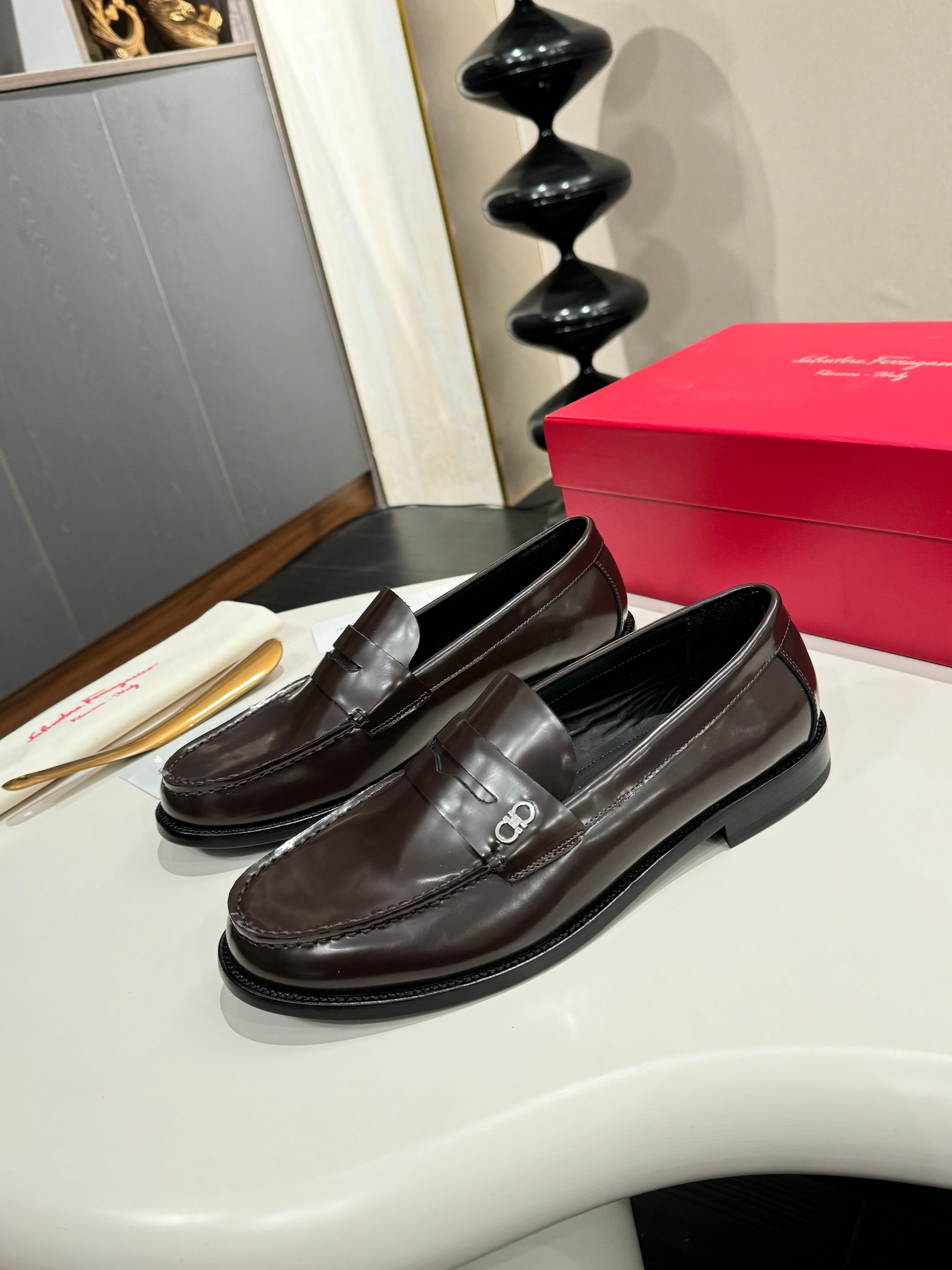 Ferragamo Style Black Leather Men's Shoes Lookbook Reference image 1