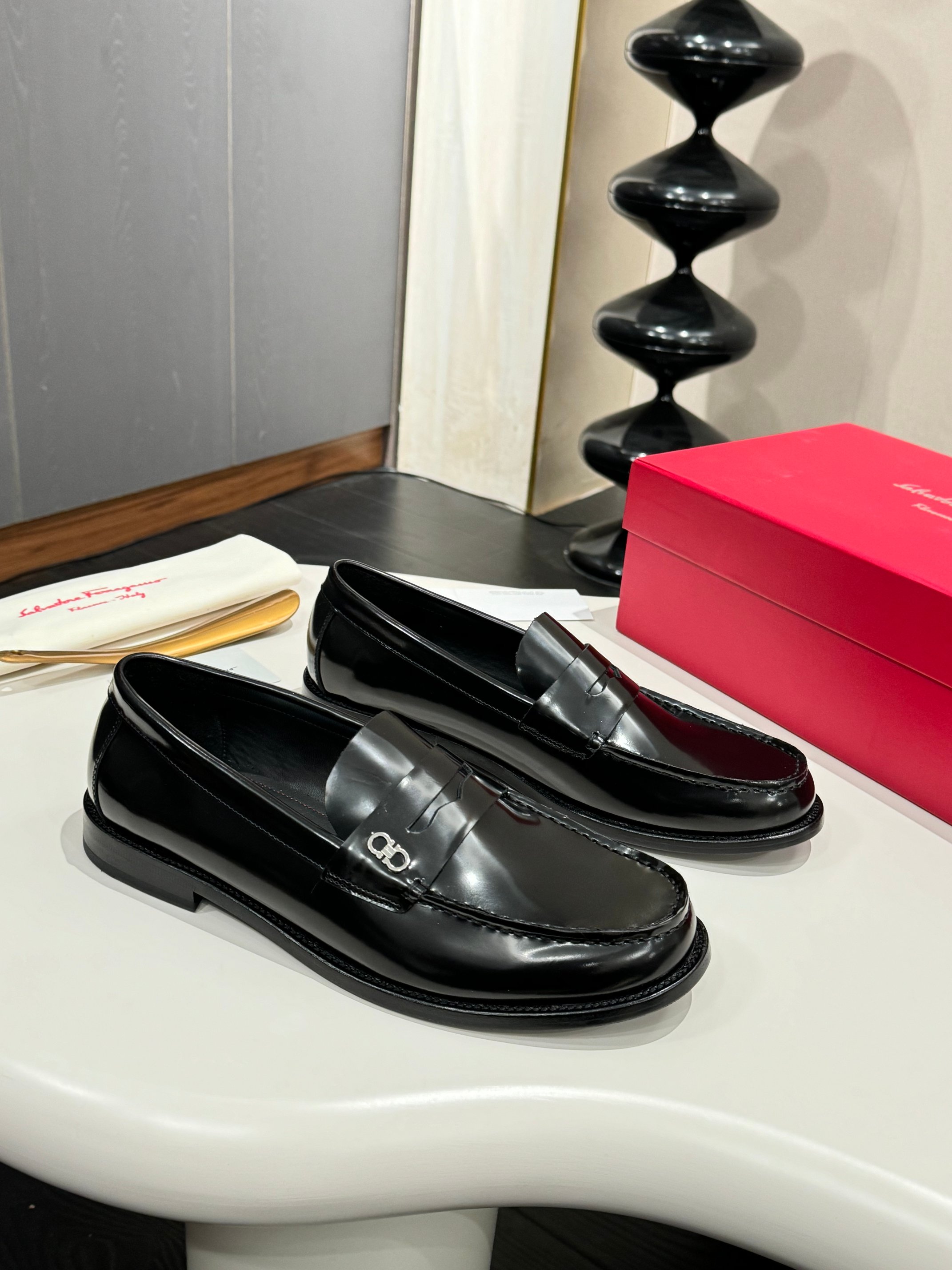 Ferragamo Style Black Leather Men's Shoes Lookbook Reference image 2