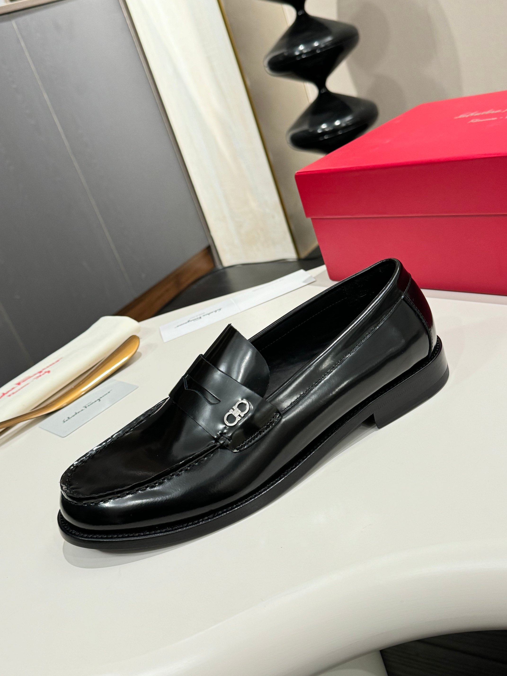 Ferragamo Style Black Leather Men's Shoes Men's Shoes Men's Shoes detail image 3 from source 783346