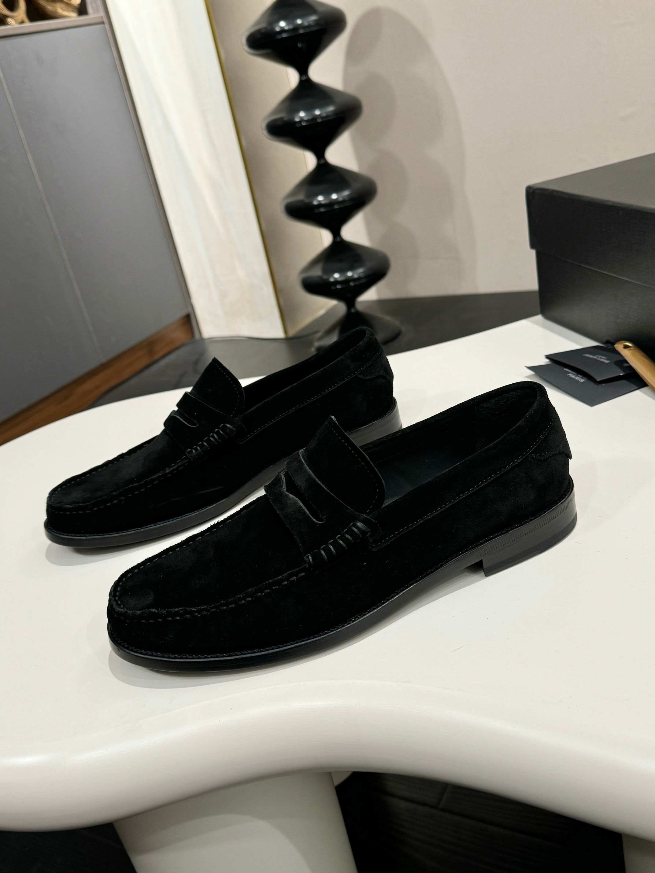 NO:283354,YSL—Saint Laurent~ Size: 39-44 (38.45.46 Custom made) YSL Saint Laurent men's formal leather shoes, top-level replica, with imported beaded cowhide, horse hair, and fur. Paired with imported hardware pendants, water dyed cowhide breathable inner lining, original imported genuine leather sole, top quality!  ,,saint laurent,saint laurent,cowhide,Leather soles19860909YSL—圣罗兰～ 码数:39-44(38.45.46定做)YSL圣罗兰男士正装皮鞋,顶级复刻,面选用进口开边珠牛皮,马毛,翻毛皮.搭配进口五金吊坠,水染牛皮透气内里,原版进口真皮大底,顶级品质！,,saint laurent,saint laurent,cowhide,Leather soles,Men's shoes