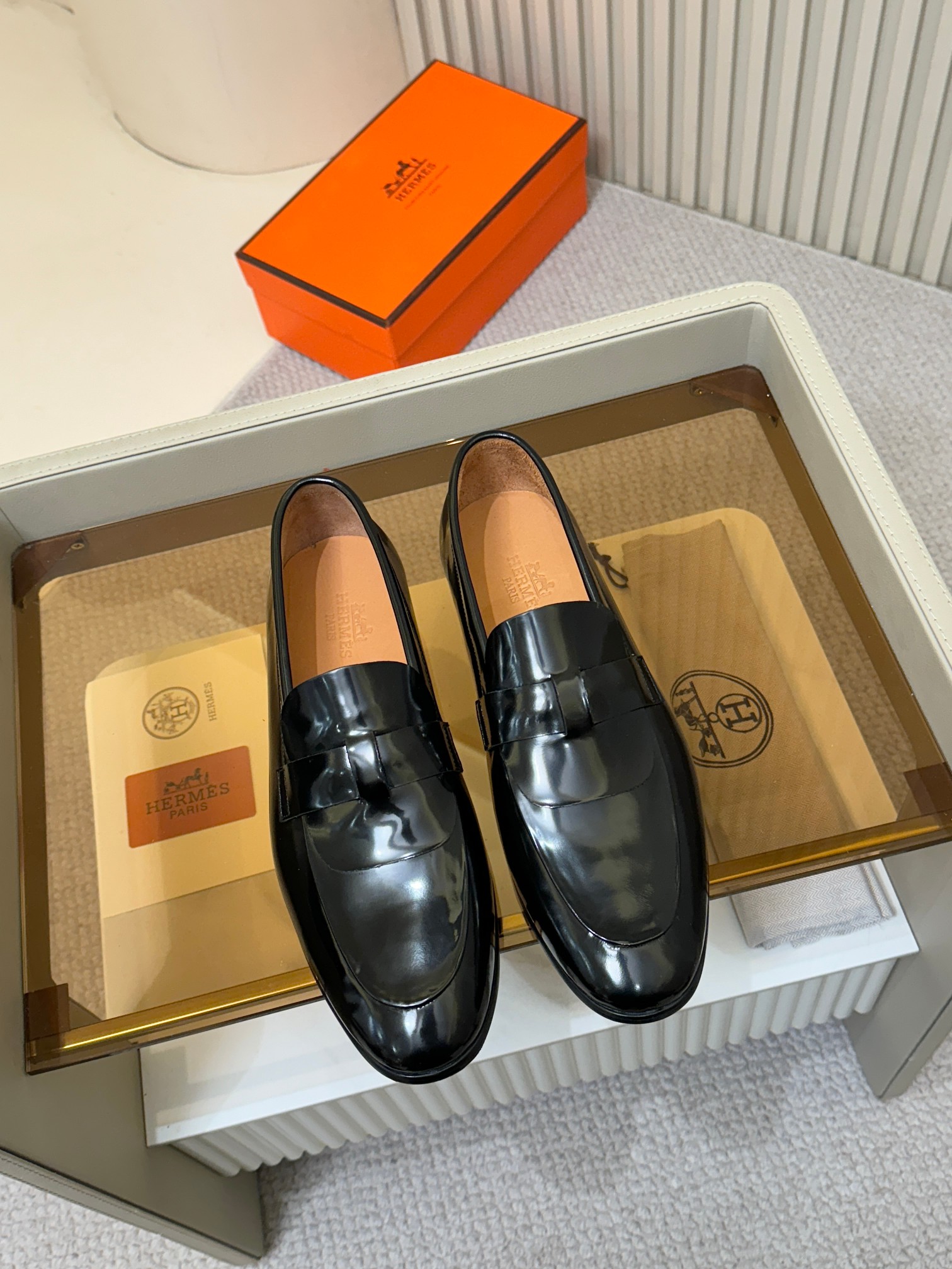 NO:639829,Hermes Hermes men's shoes, imported cowhide upper, water-dyed cowhide lining, leather rubber combination outsole, size 39-44 (38 45 46 customized, non-returnable and non-exchangeable),,,hermes,hermes,cowhide19860909Hermes爱马仕精品男鞋,鞋面进口牛皮,水染牛皮内里,真皮橡胶组合大底,码数39-44（38 45 46订做不退不换）,,,hermes,hermes,cowhide,Men's shoes