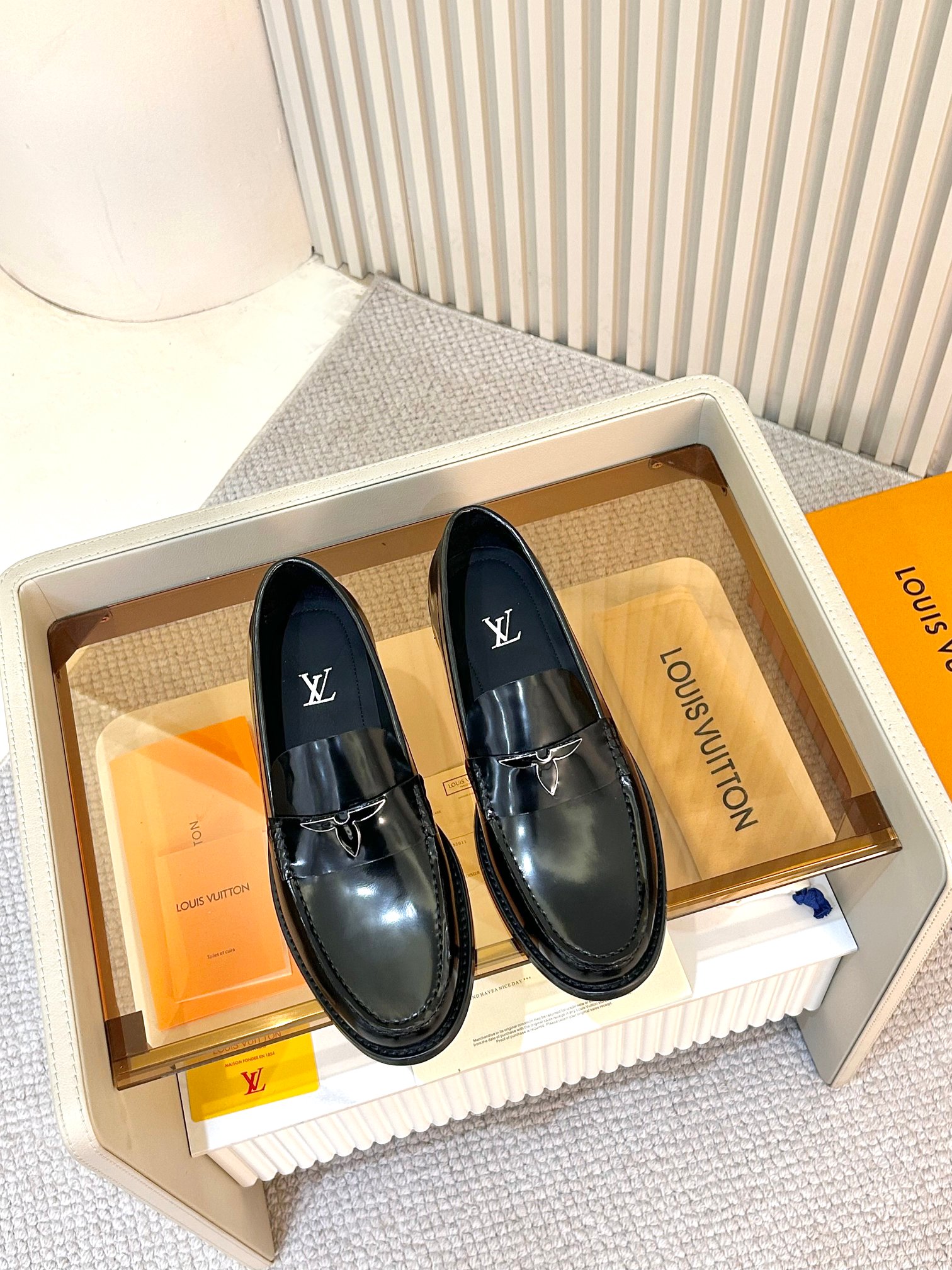 NO:730757,L.v~ High-end men's formal casual leather shoes, classic style, high-end atmosphere, made of imported cowhide, calfskin breathable lining, genuine leather outsole, top quality!  Size39-44 (customized at 38.45.46),,cowhide,Leather soles19860909L.v~高端男士正装休闲皮鞋,经典款,高端大气,进口牛皮打造,小牛皮透气内里,真皮大底,顶级品质！ Size39-44（38.45.46定做）,,cowhide,Leather soles,Men's shoes