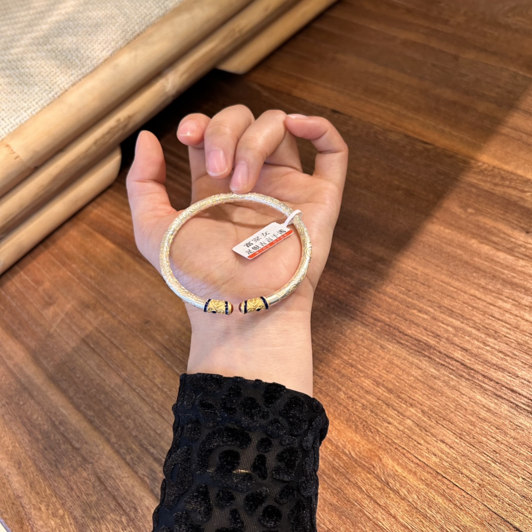 silver in 'Bracelet weighing around 33g - Jewelry 8
