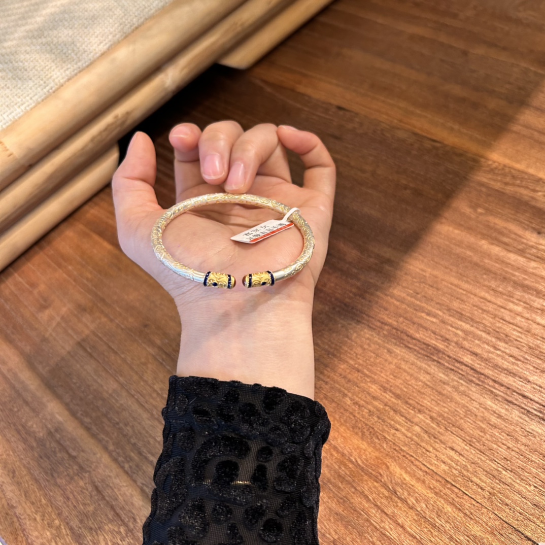 silver in 'Bracelet weighing around 33g - Jewelry 7