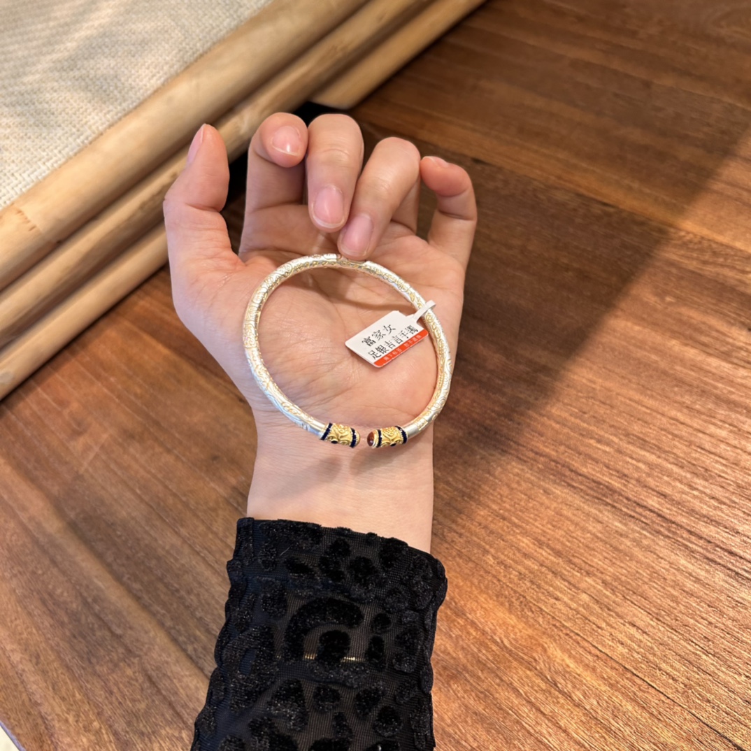 silver in 'Bracelet weighing around 33g - Jewelry 9