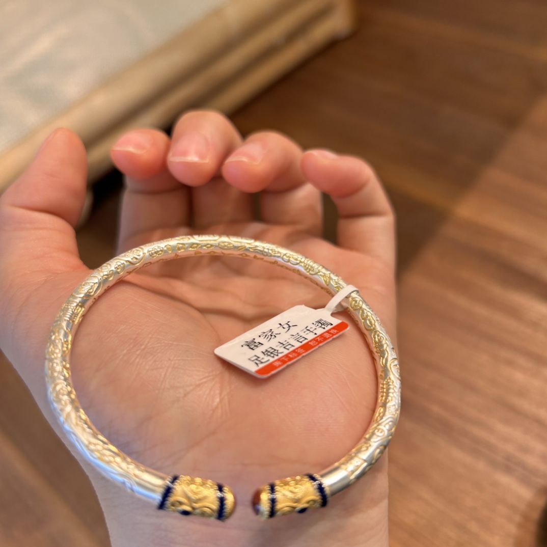 silver in 'Bracelet weighing around 33g - Jewelry