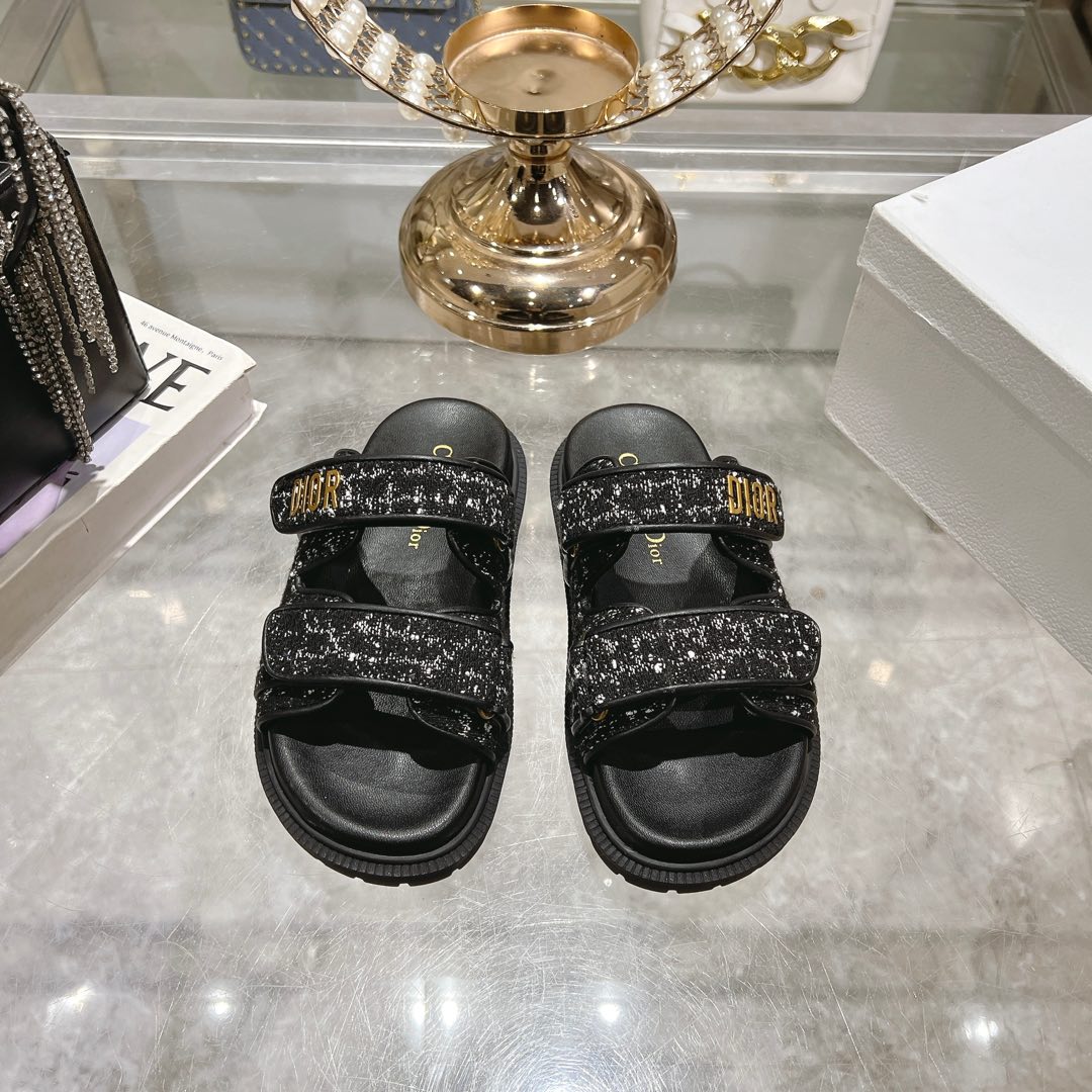 NO:170470,Slippers and sandals Dior 25 spring and summer new Dioract series Maillard style magic button sandals Dior super cute sandals I believe are a must-have for many fashionable babies and is the most comfortable outfit for lazy people. Wear socks and not wear socks!  There is no pressure to increase 4CM!  Comfortable and versatile size 35-41 (40.41 custom made without return) Large sole open mold rubber sole Special materials for uppers, slippers, sandals, dior, dior, sandals, slippers, socks19860909拖鞋凉鞋 Dior迪奥 25春夏新款 Dioract系列 美拉德风魔术扣一字凉鞋 Dior超可爱的凉拖我相信是很多时尚宝宝的必备款也 是懒人最舒适的穿搭 穿袜子 不穿袜子都好出彩！增高4CM一点压力没有！舒适百搭 码数35-41（40.41定制不退换） 大底开模橡胶大底 鞋面特殊材料,拖鞋凉鞋,dior,dior,sandals,slippers,socks,Women's Shoes