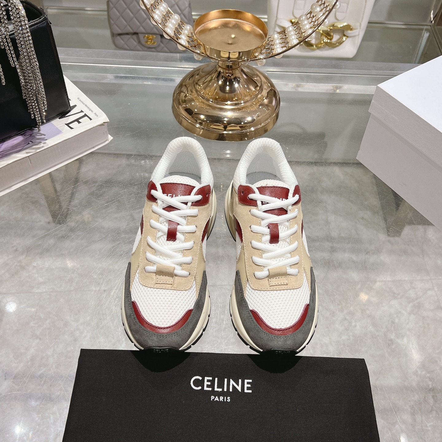 NO:164203,310 Silin Selin's new casual sneakers are launched with new color schemes. The overall design is simple and classic color scheme. The CELINE HOMME CELINE new TRAINER series that can be closed. The street pace is interpreted. The iconic CELINE LOGO embossed straps are matched with vibrant colors. Xu Weizhou and Liang Jingkang are free to interpret, freeze-forming vibrant rhythm. Size women's size 35-40, casual shoes/sports shoes, celine, celine, sneakers19860909310 思琳赛琳新款休闲运动鞋 火爆推出新的配色版型 整体设计简约和经典配色 可以闭眼入的那种CELINE HOMME CELINE全新TRAINER系列 诠释街头步调 标志性CELINE LOGO压纹绑带搭配活力色彩 许魏洲、梁靖康自在演绎,定格活力韵律 Size女码35-40,休闲鞋/运动鞋,celine,celine,sneakers,Women's Shoes
